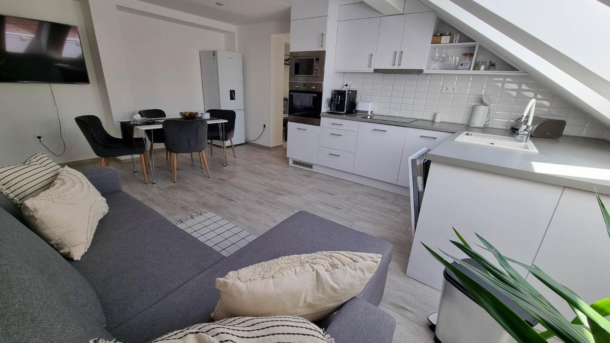 One-Bedroom Apartment photo 2