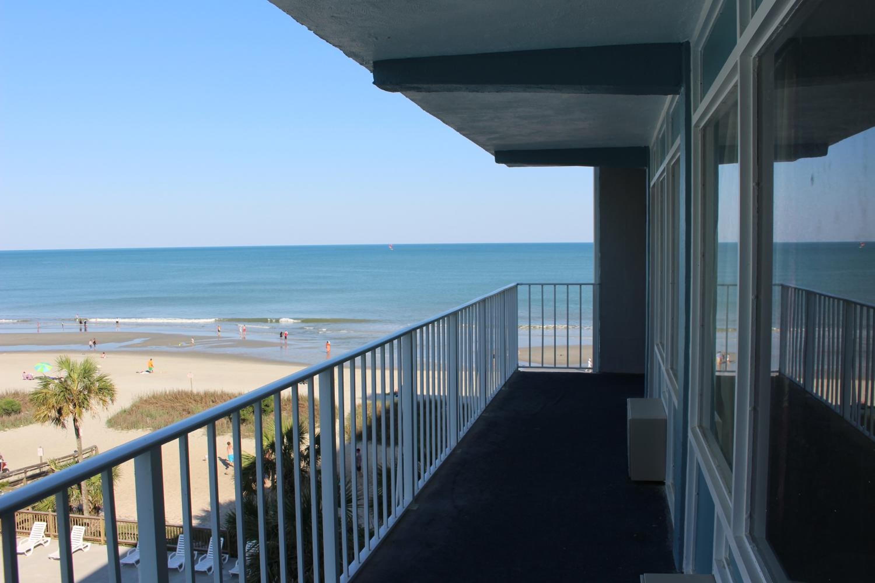 Queen Room with Two Queen Beds - Non-Smoking with Ocean View - Photo 9