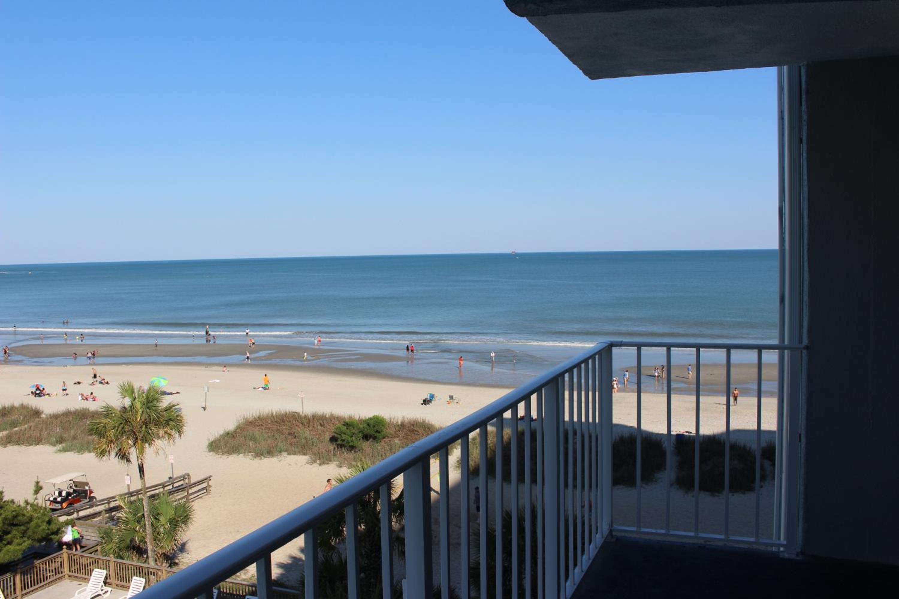 Queen Room with Two Queen Beds - Non-Smoking with Ocean View - Photo 2