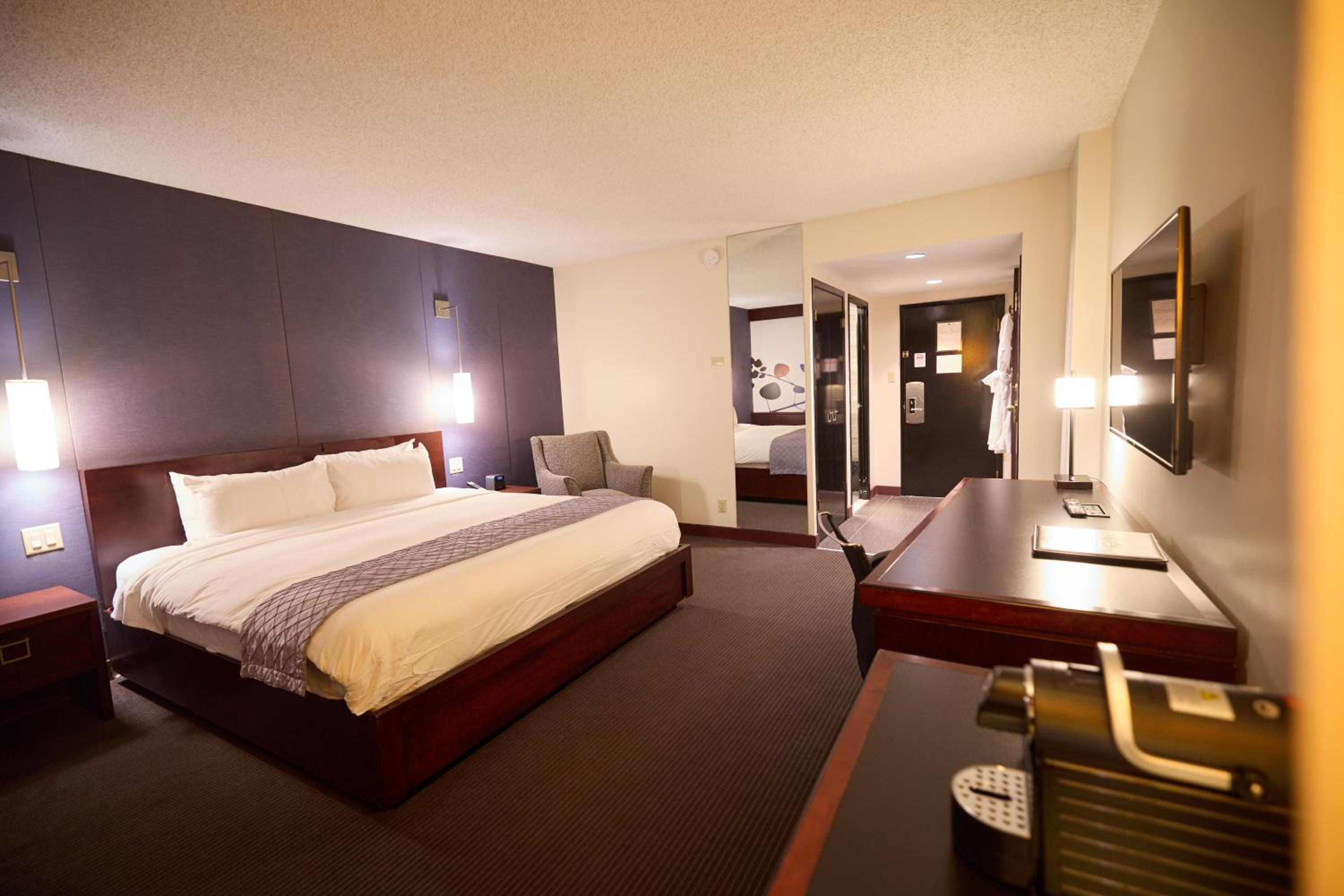 Deluxe King Room - Photo 1