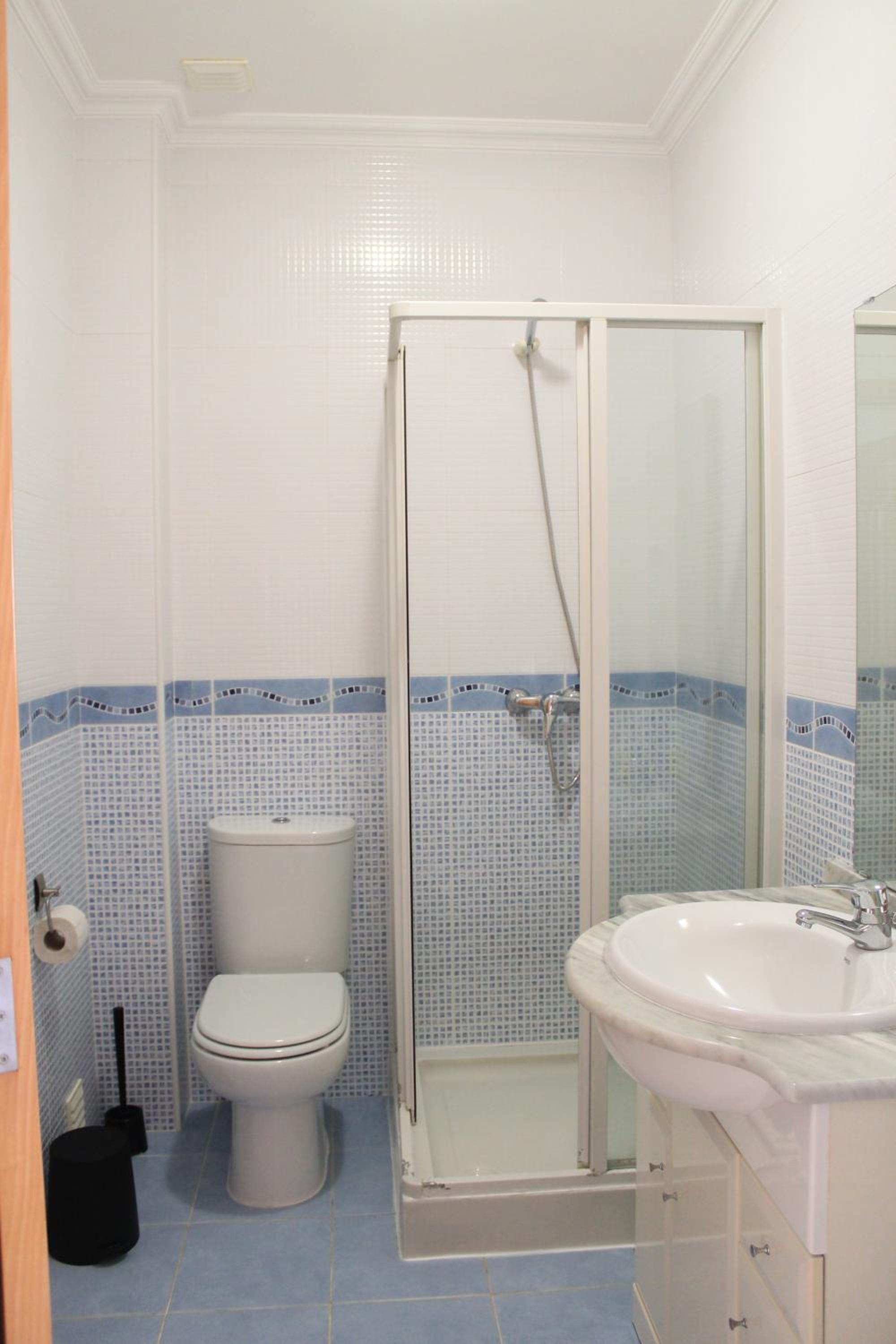 Five-Bedroom House photo 2