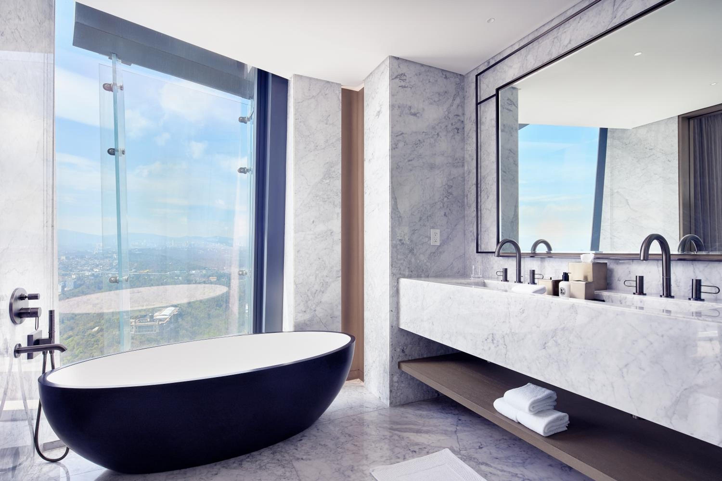 Club lounge access, 1 Bedroom Executive Suite with 1 King