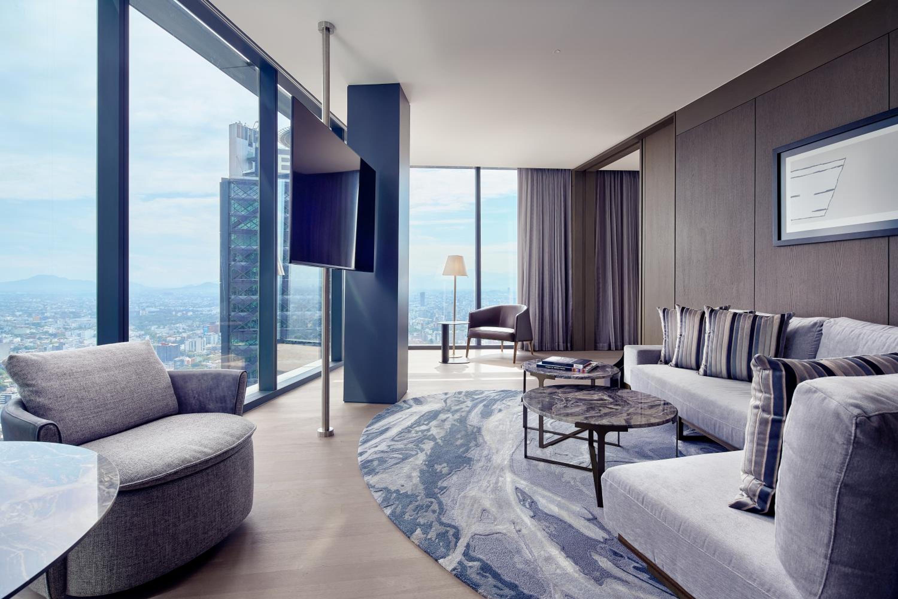 Club lounge access, 1 Bedroom Executive Suite with 1 King