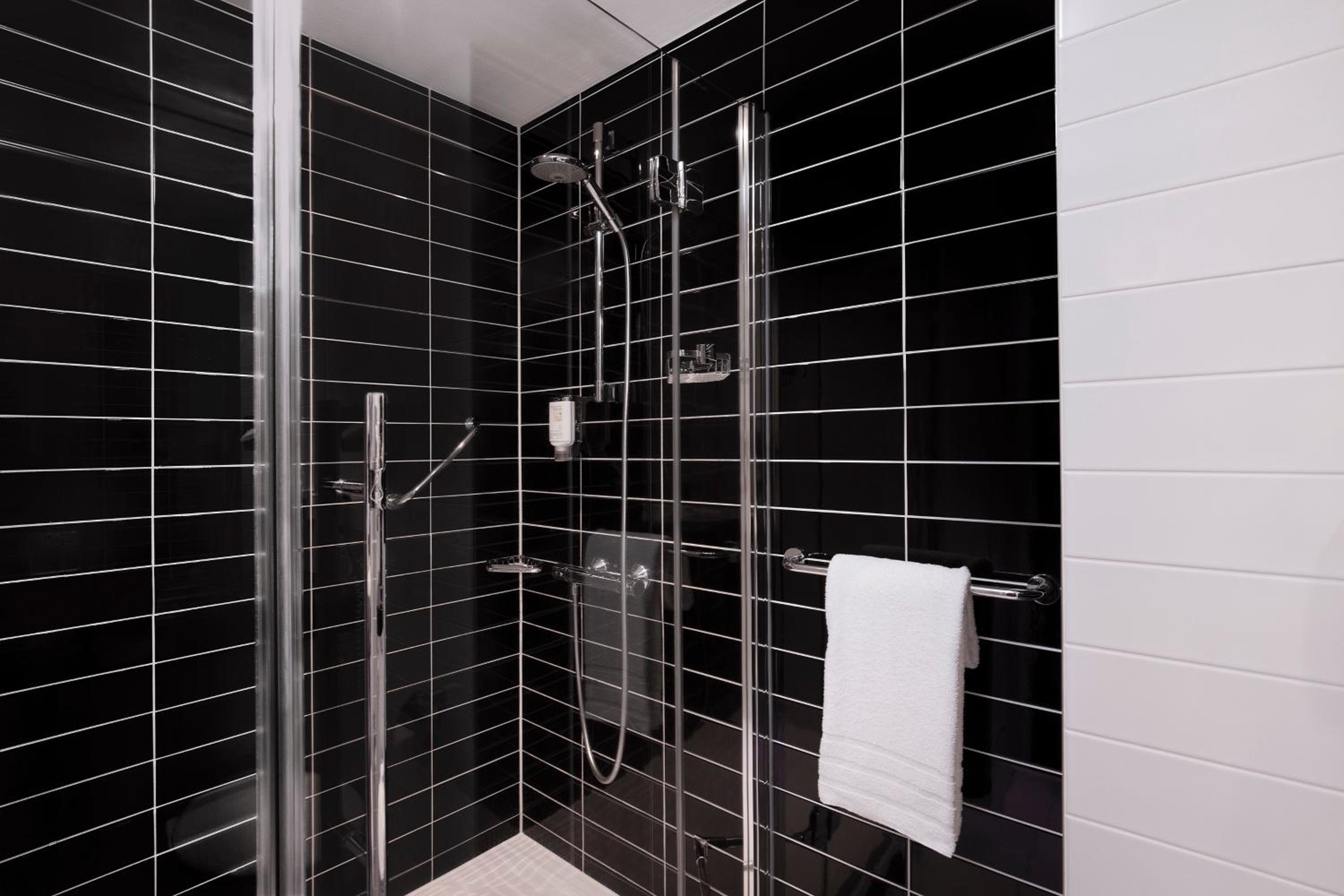 Standard Twin Room - Photo 6