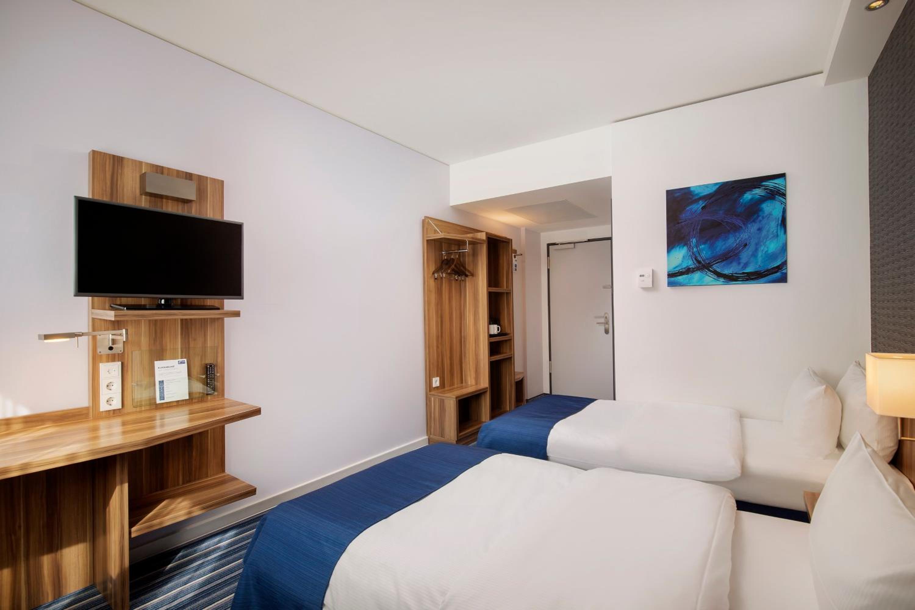 Standard Twin Room - Photo 5