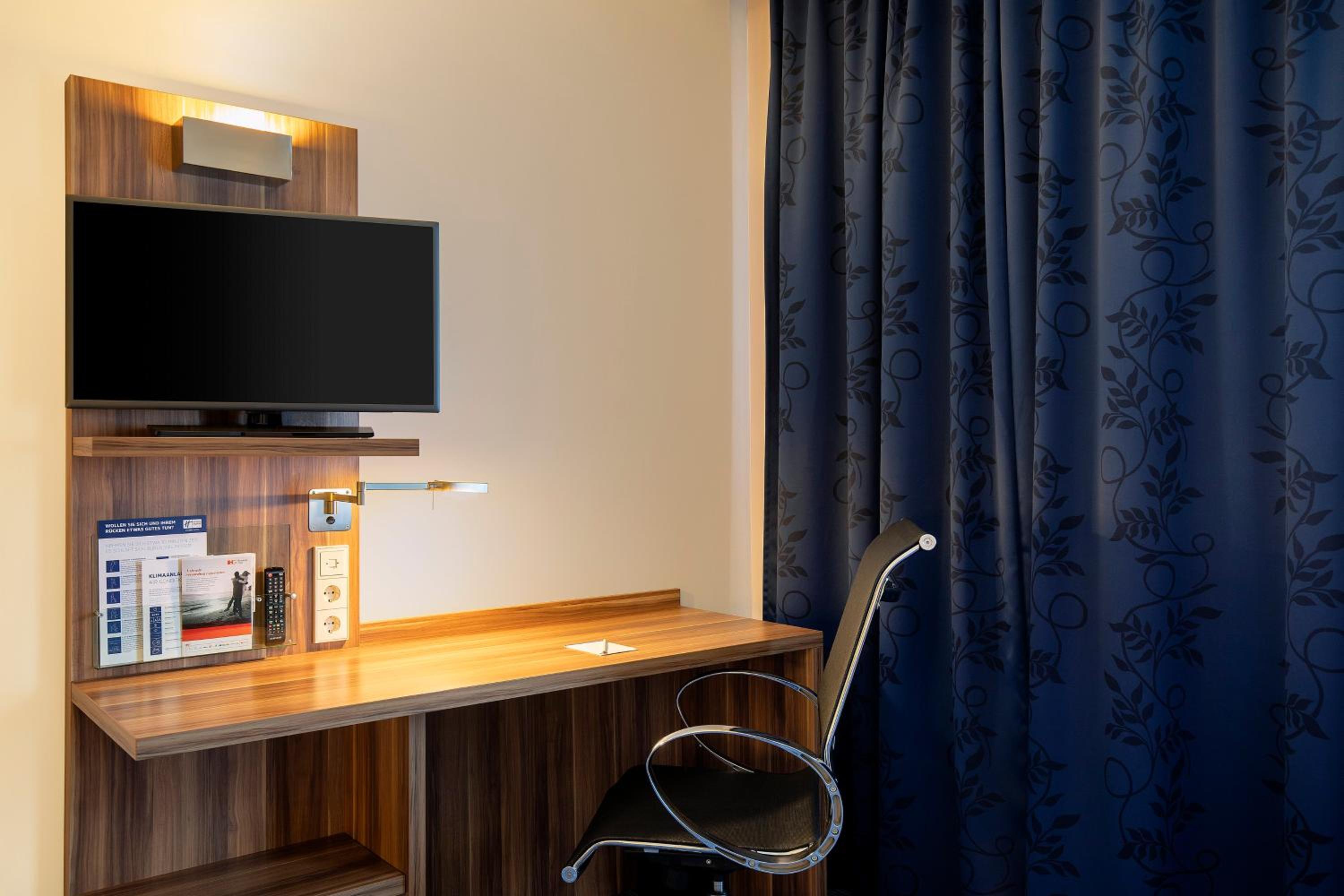 Standard Twin Room - Photo 2