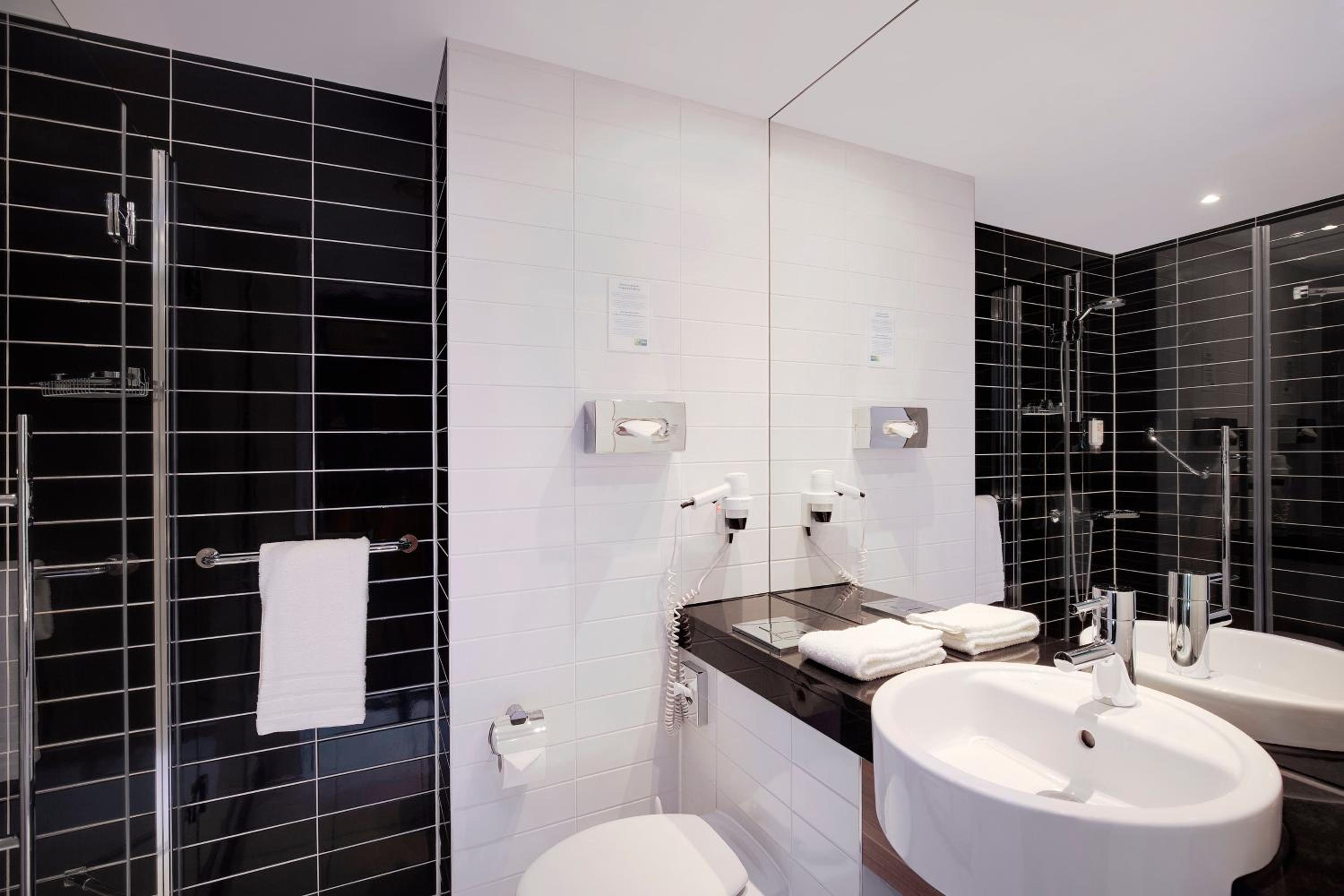 Standard Twin Room - Photo 7