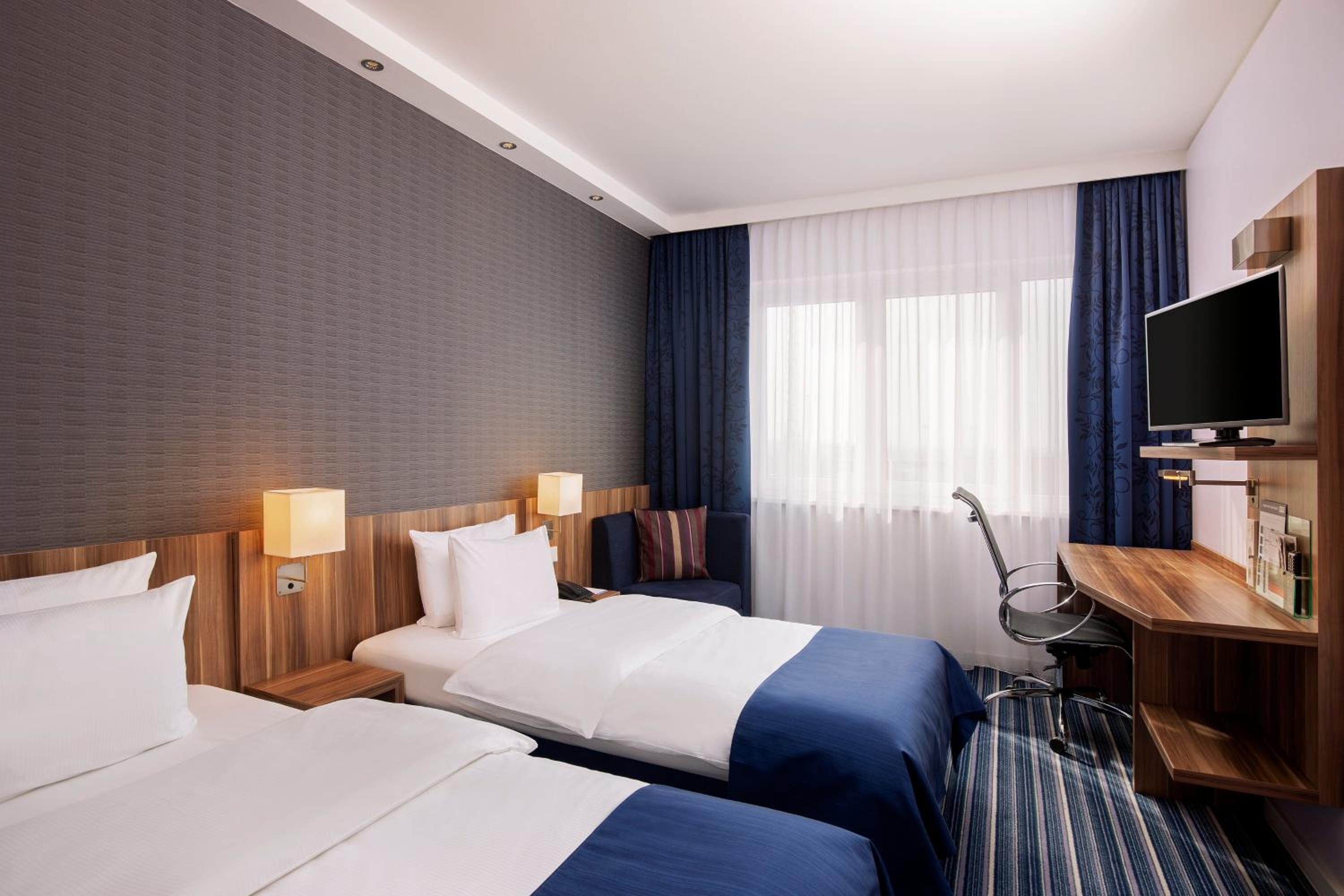 Standard Twin Room - Photo 3