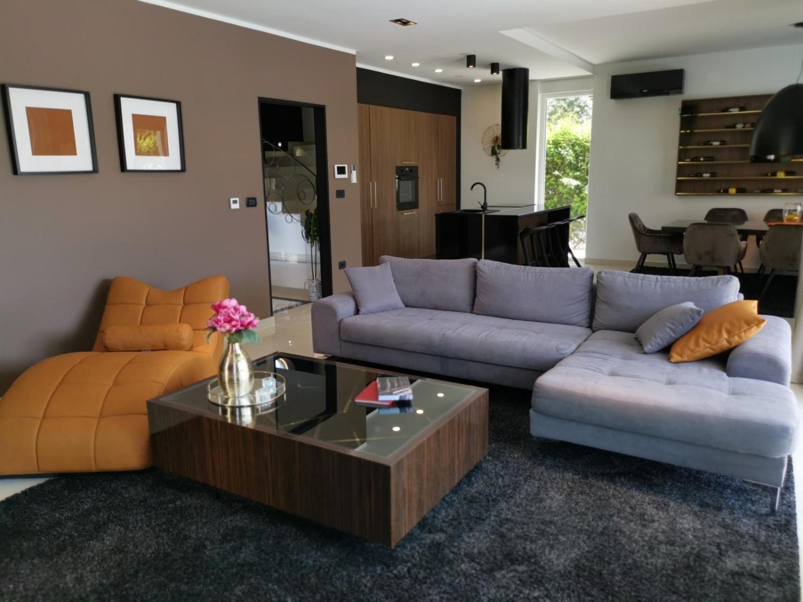 Villa photo 1