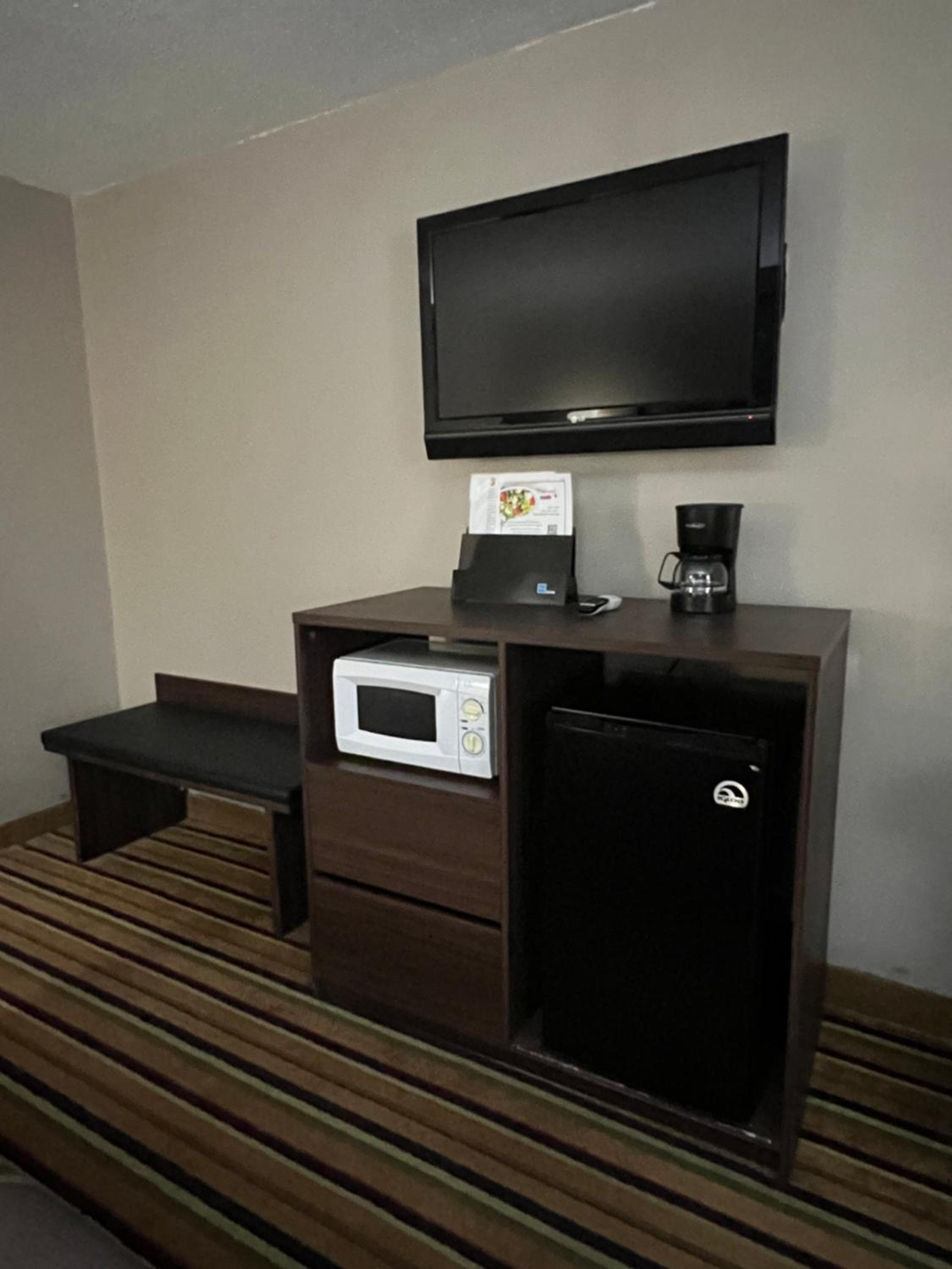 King Room - Non-Smoking - Photo 3