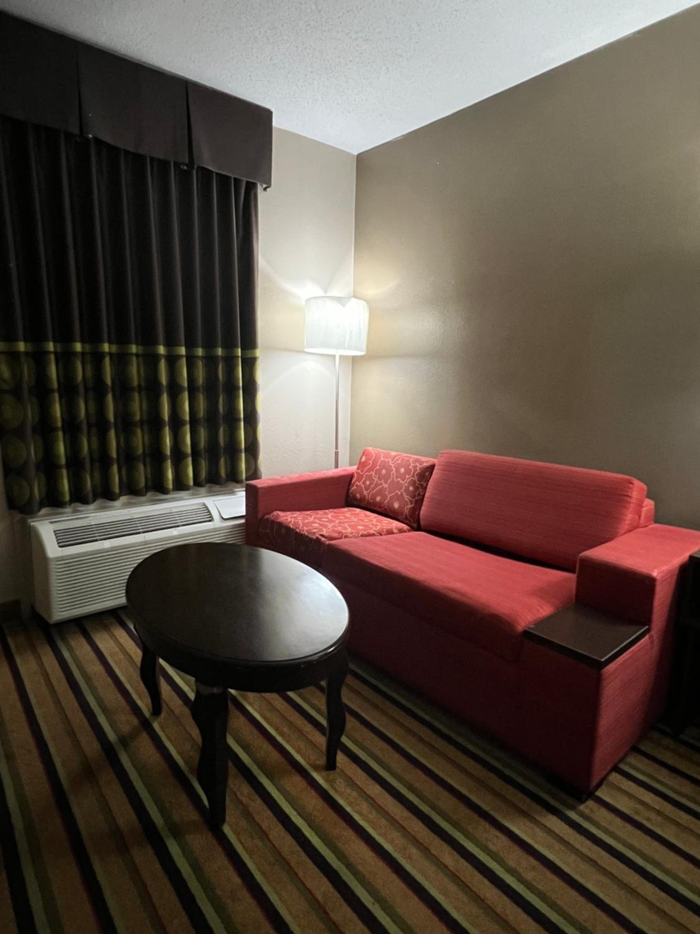 King Room - Non-Smoking - Photo 4