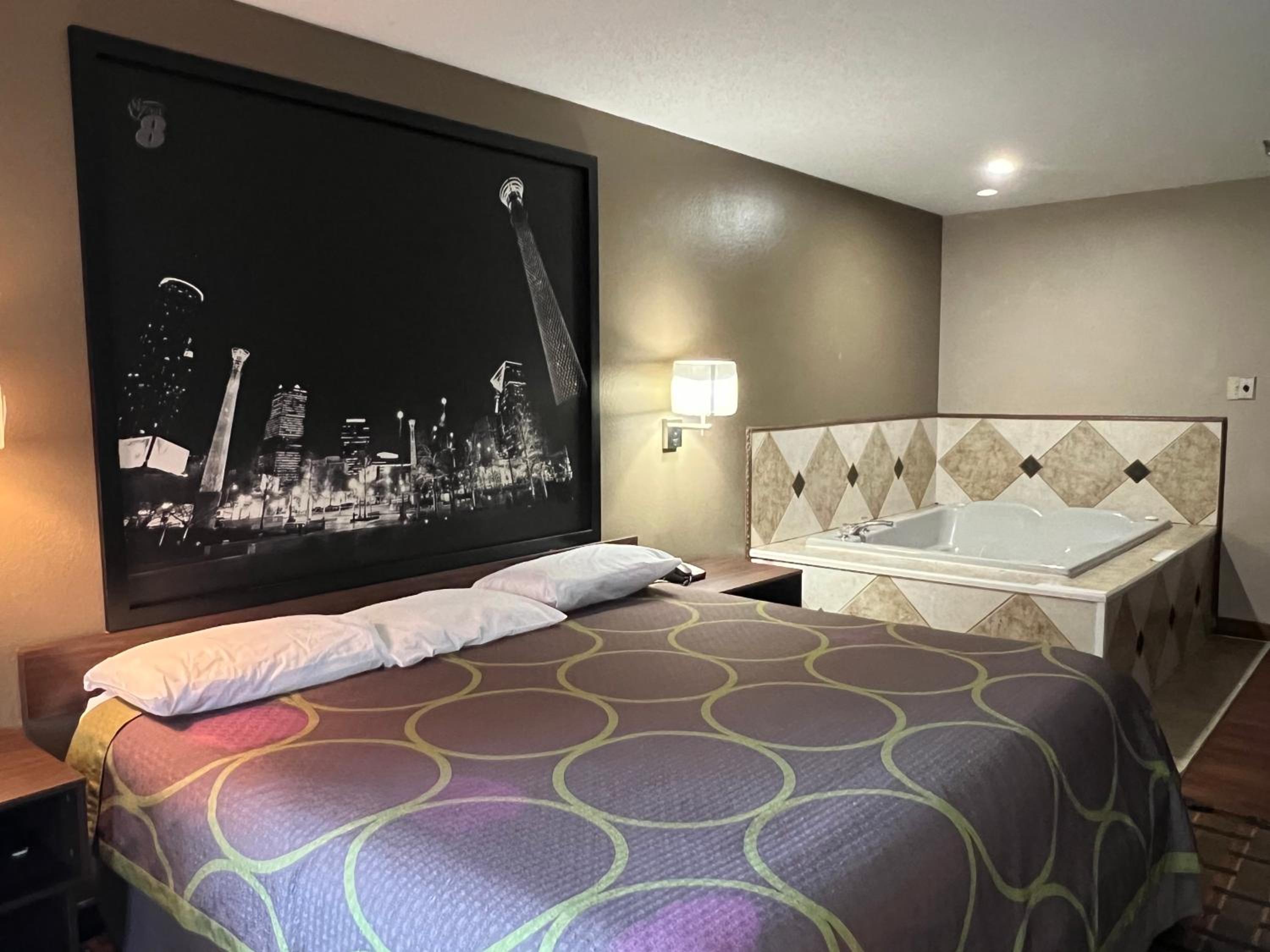 King Room with Spa Bath - Photo 1