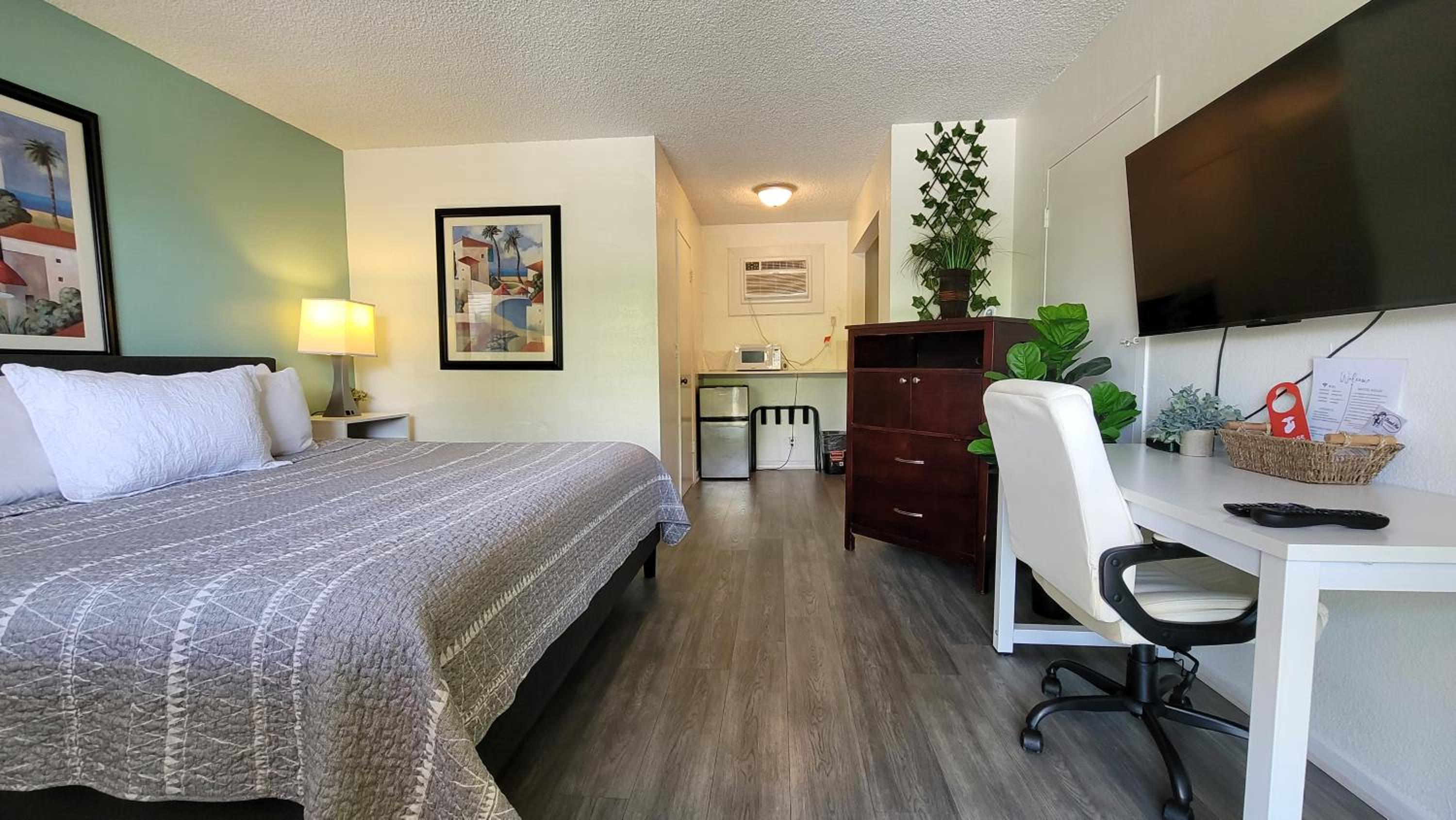 Deluxe King Room photo 1