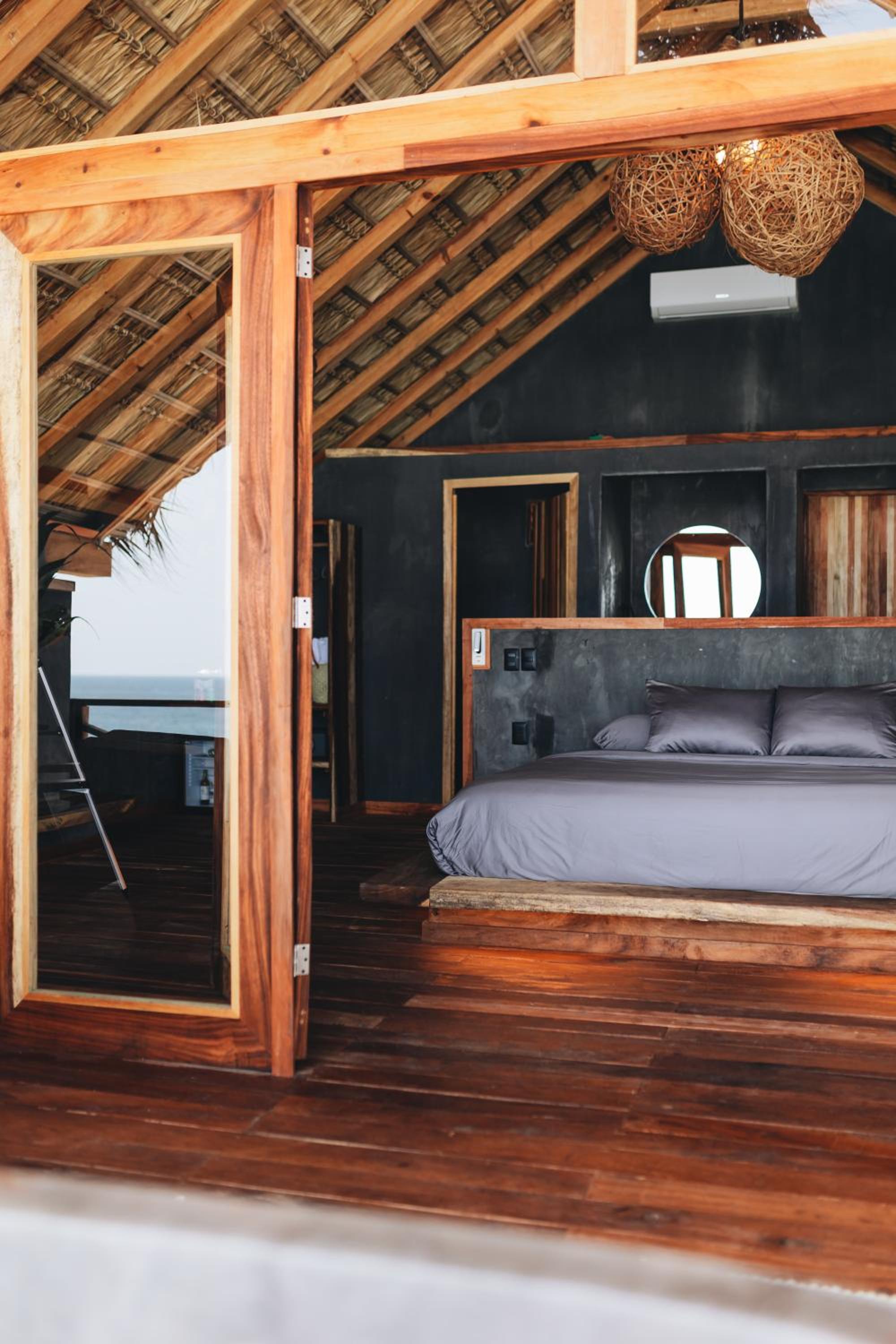Deluxe Suite with Sea View photo 2