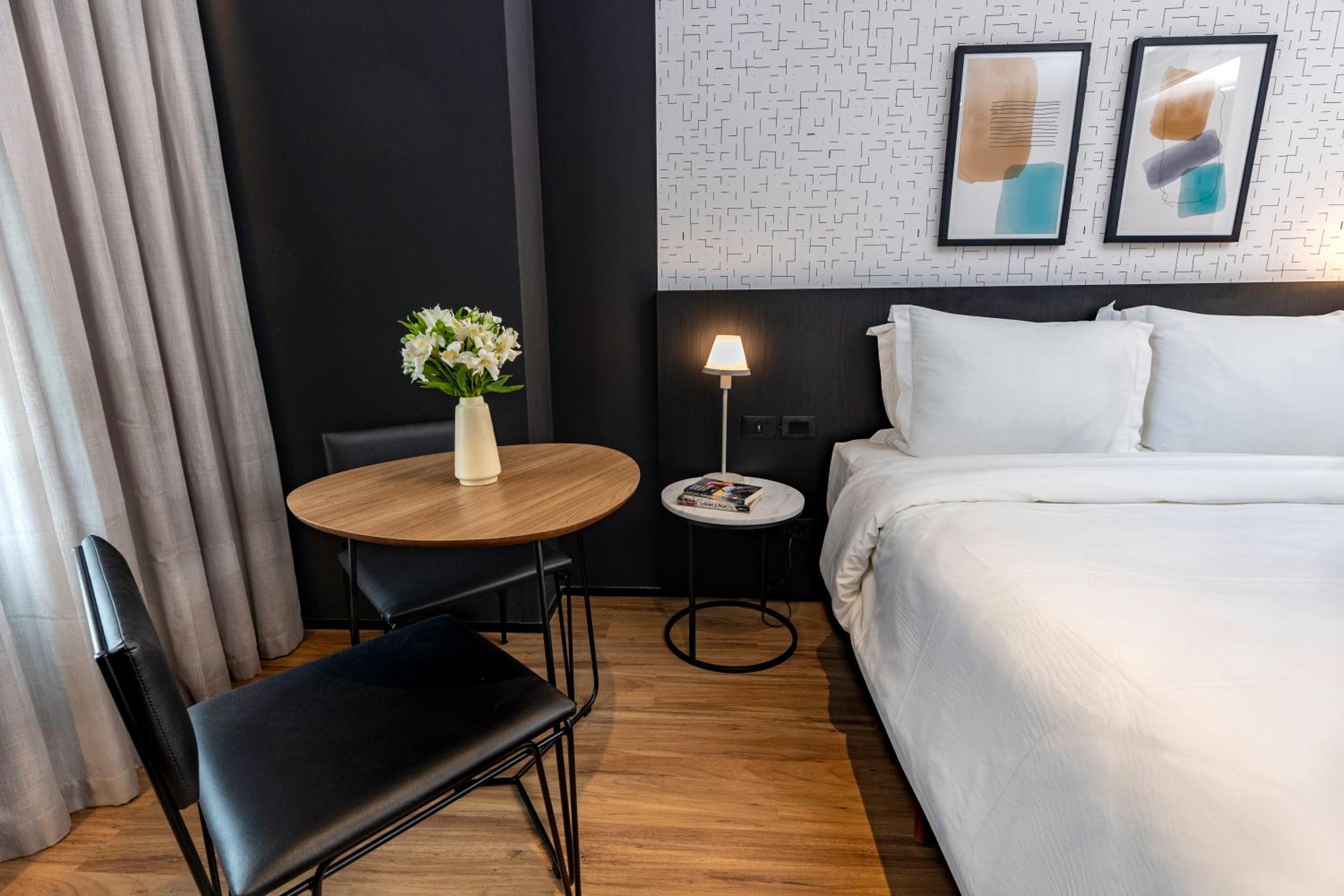 Deluxe Double Room - 1 Double Bed thumbnail 5