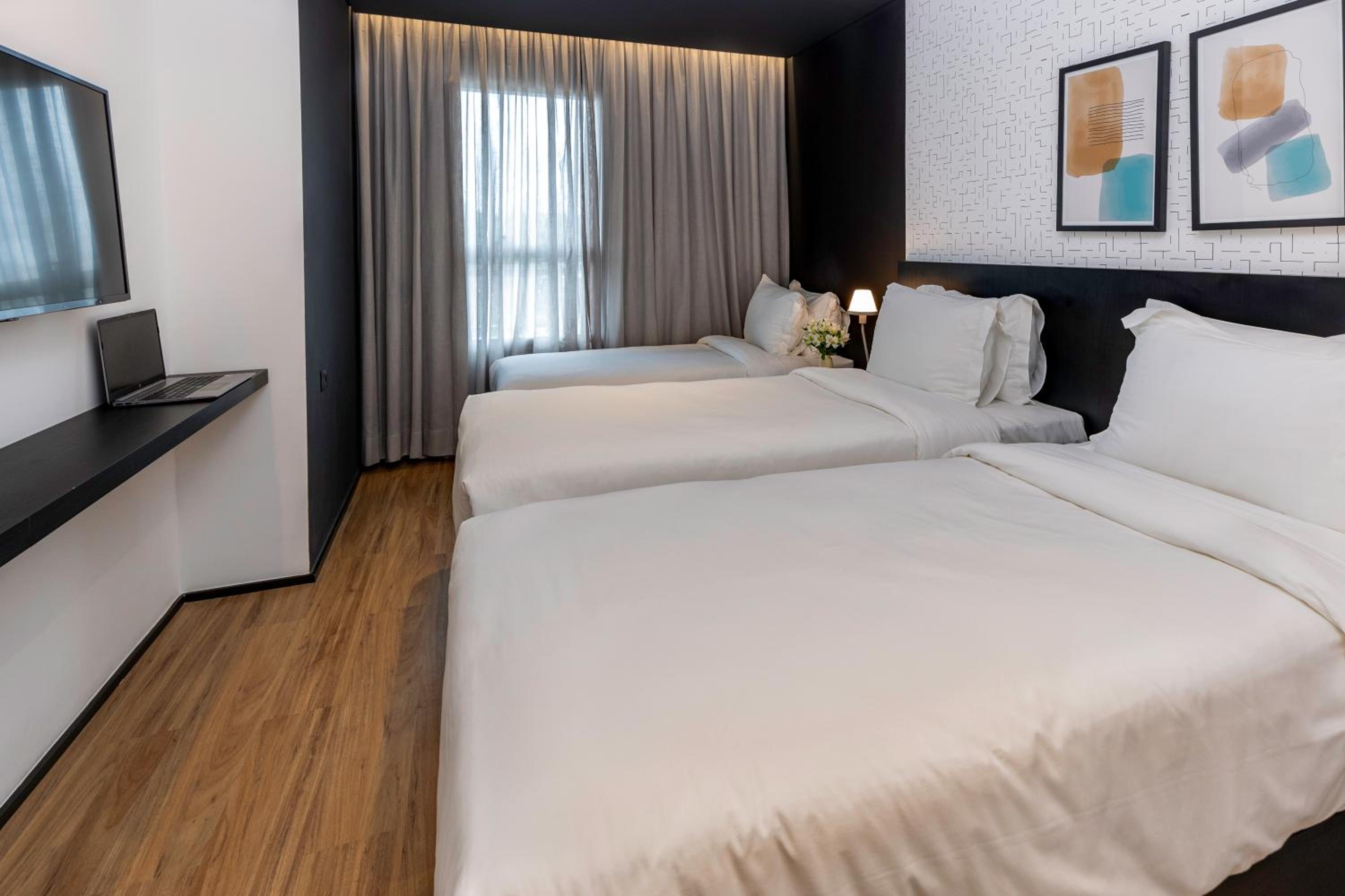 Standard Triple Room - 3 Single Beds thumbnail 5