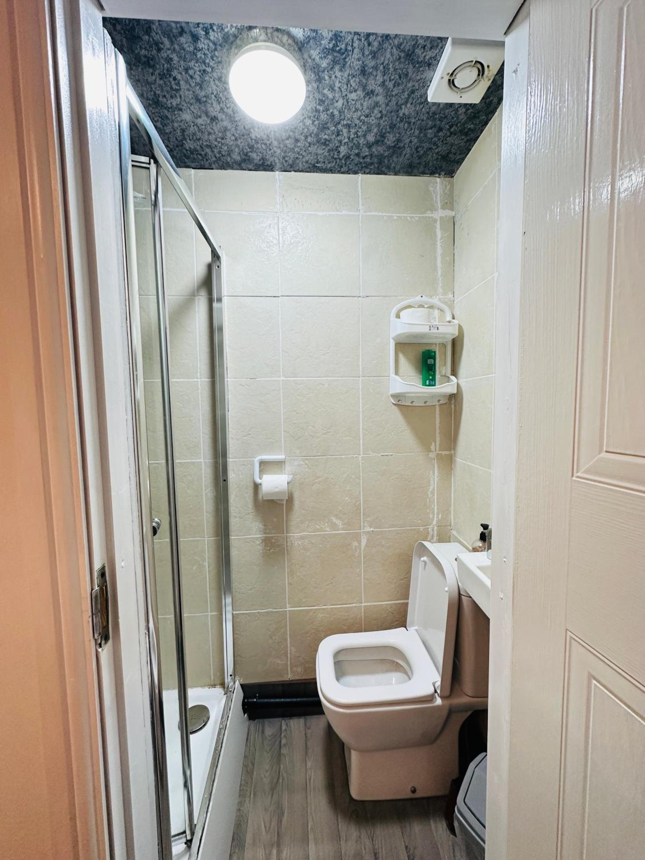 Double Room With Private Bathroom photo 2