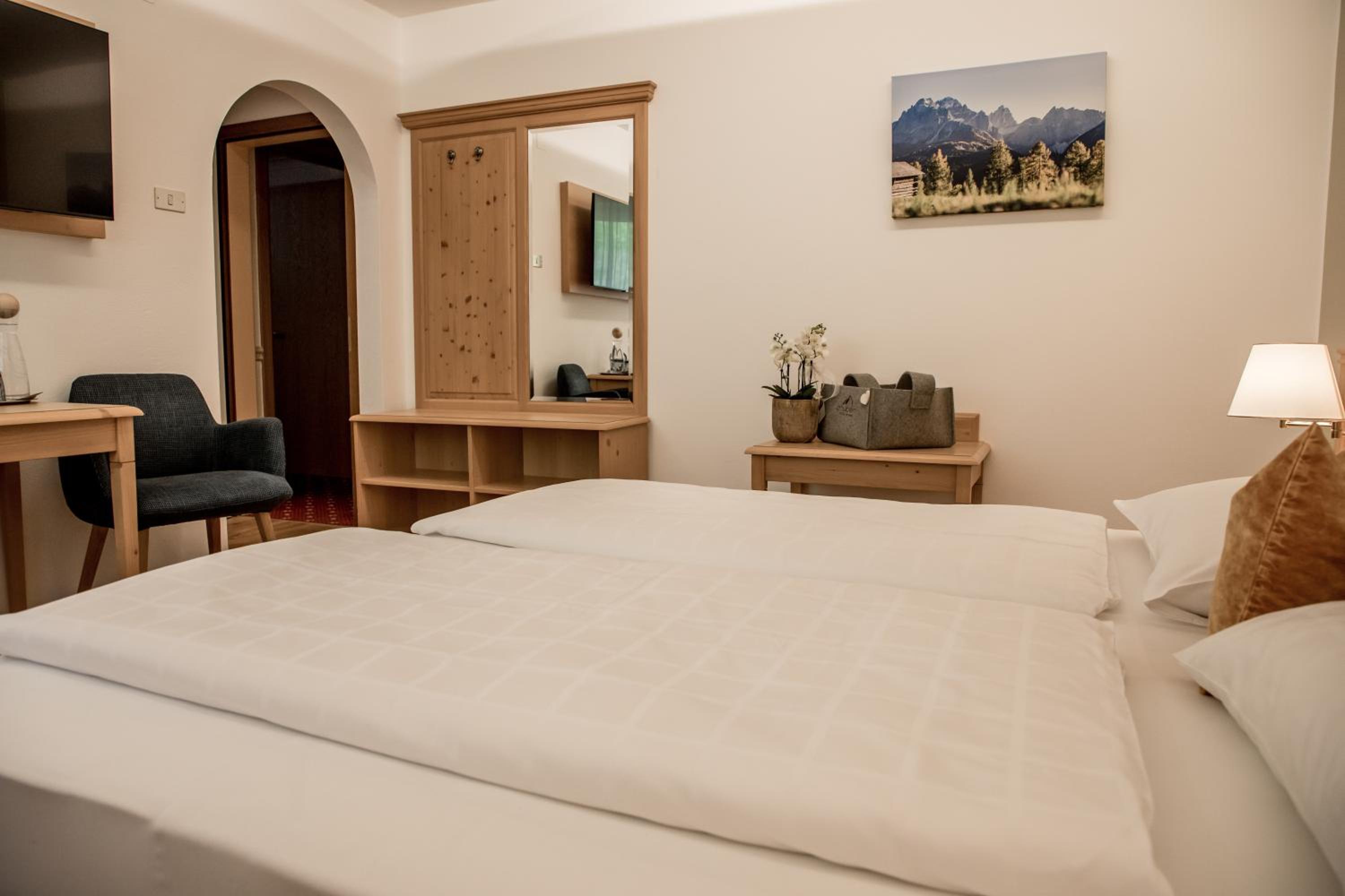 Double Room north side, without balcony, without mountain view photo 3