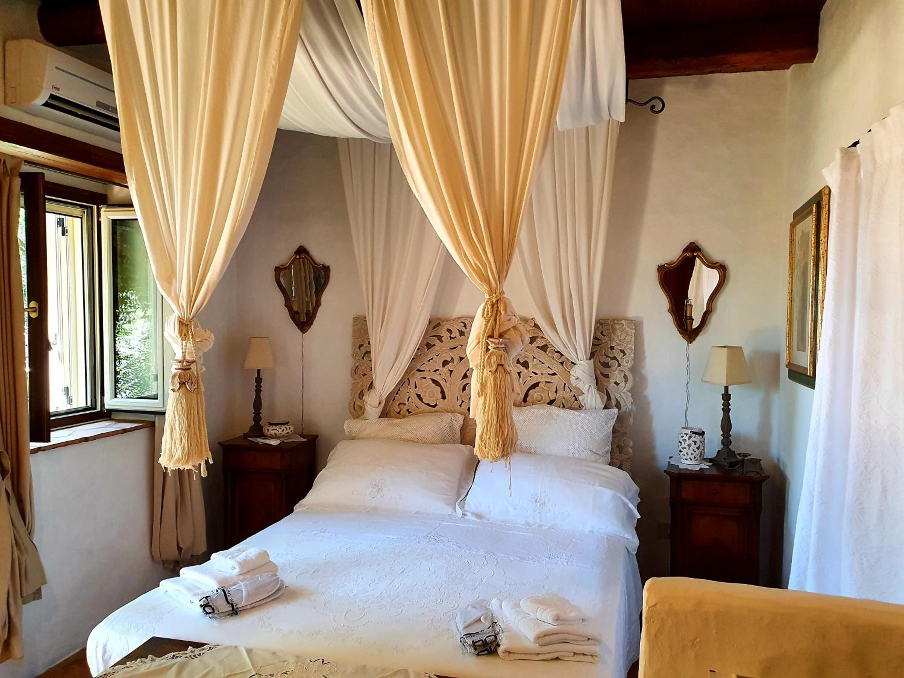 Large Double Room photo 2