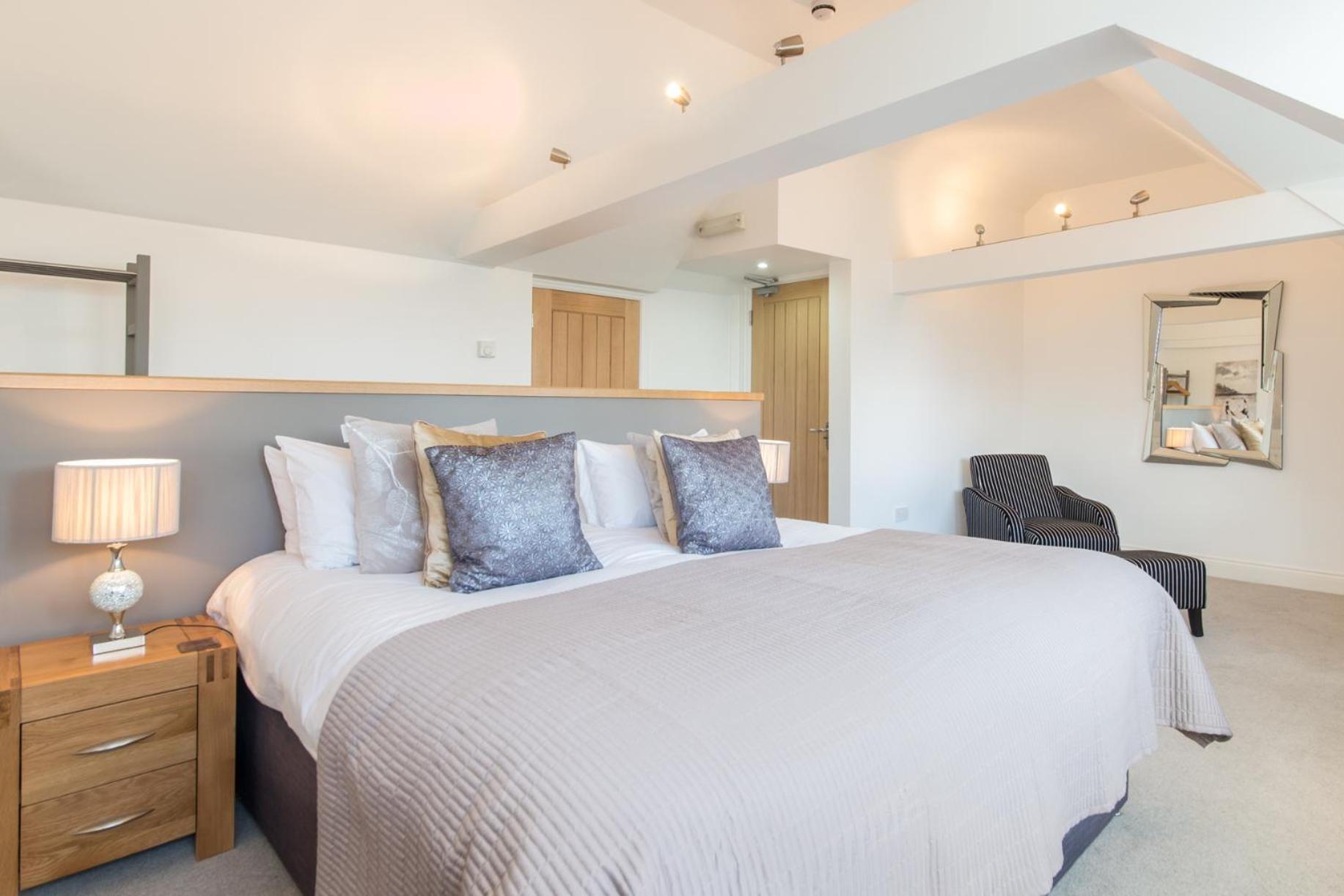 Deluxe King Suite