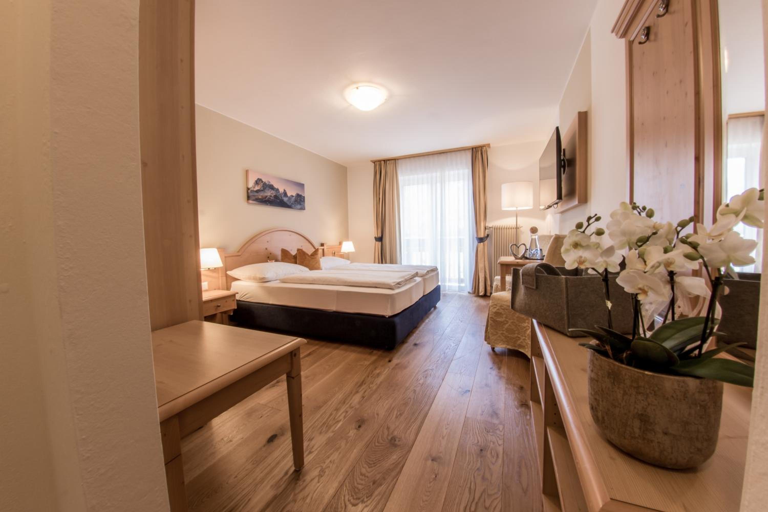 Double Room south side, with balcony and mountain view photo 1
