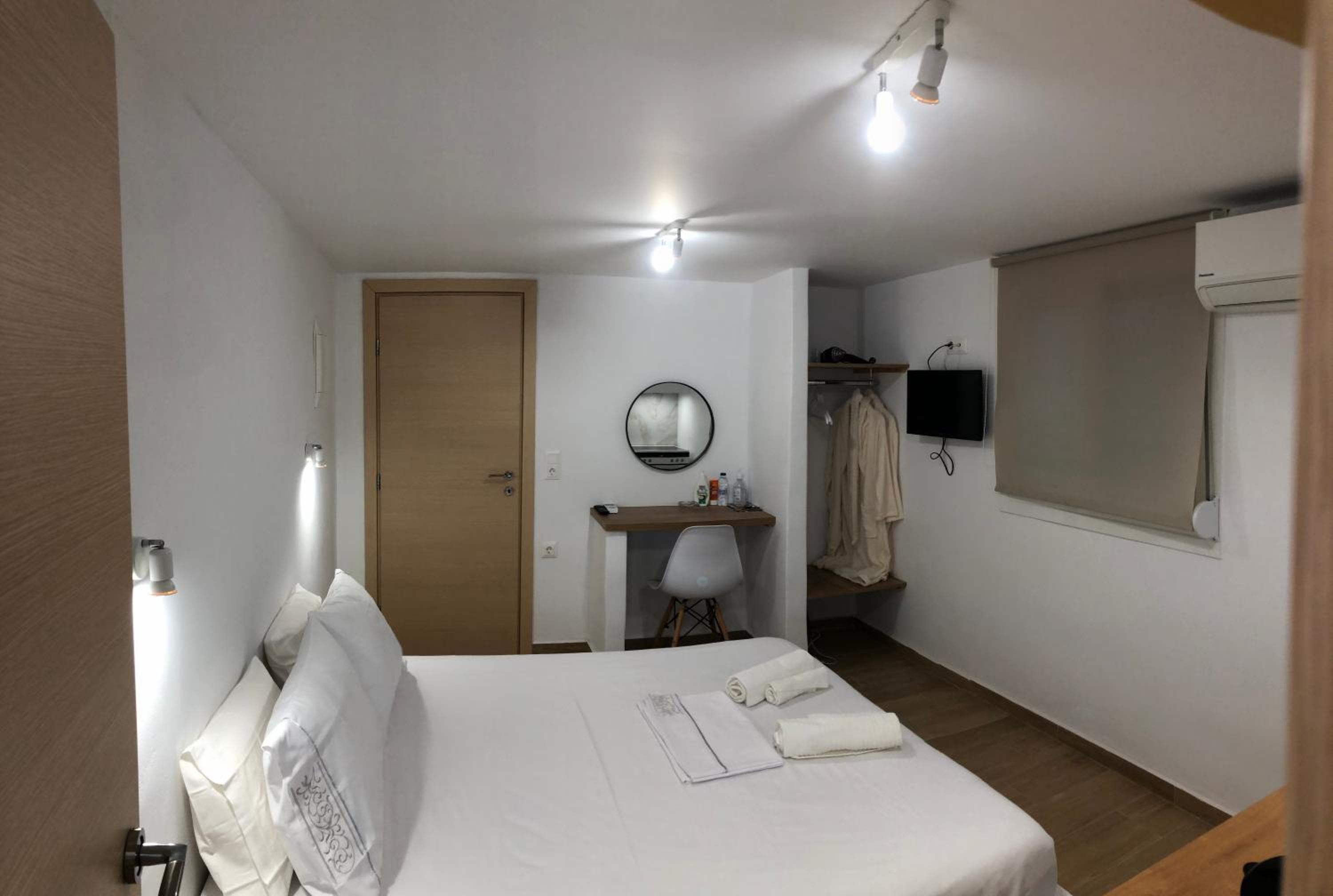 One-Bedroom Apartment photo 2