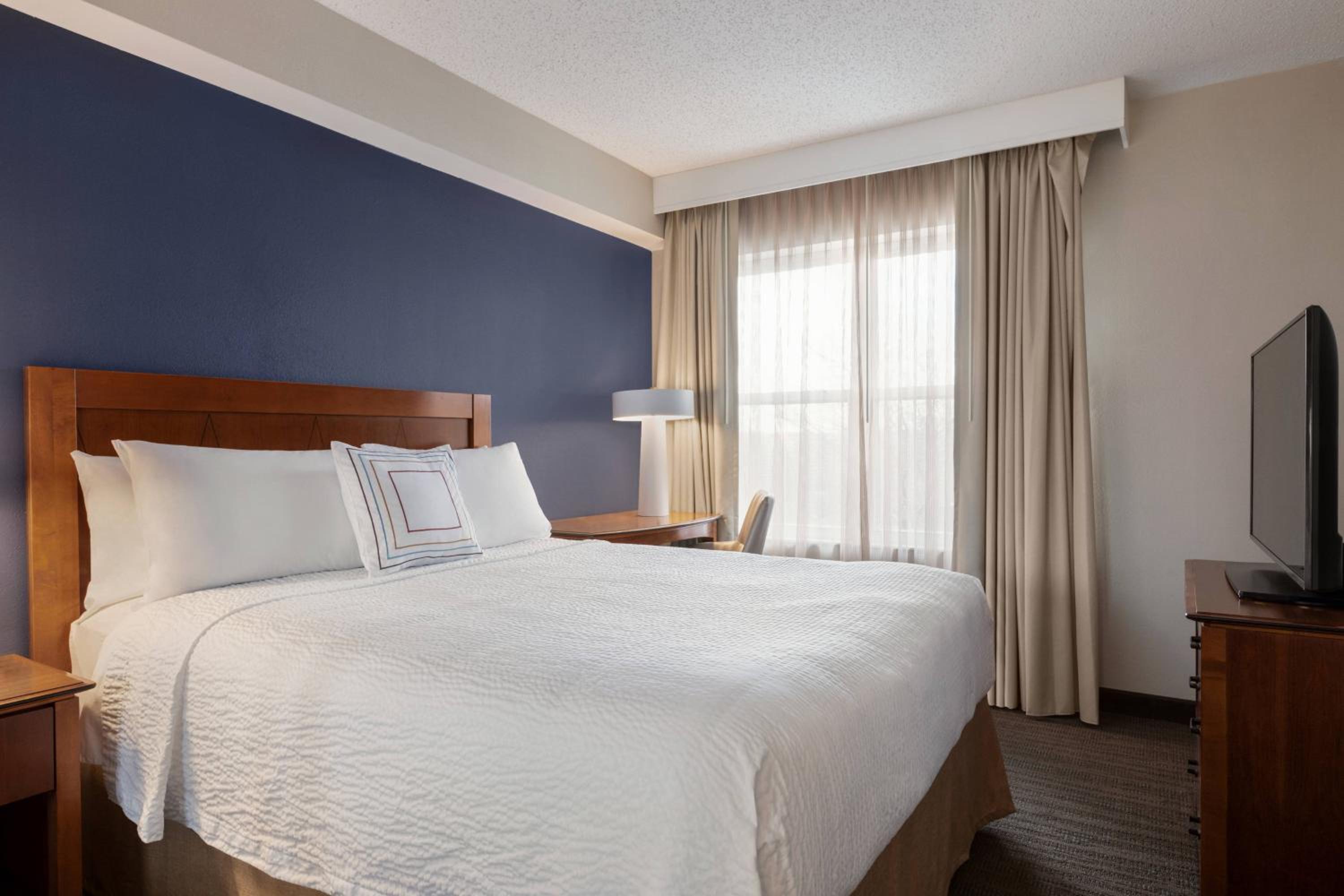 Two-Bedroom Suite - Photo 4