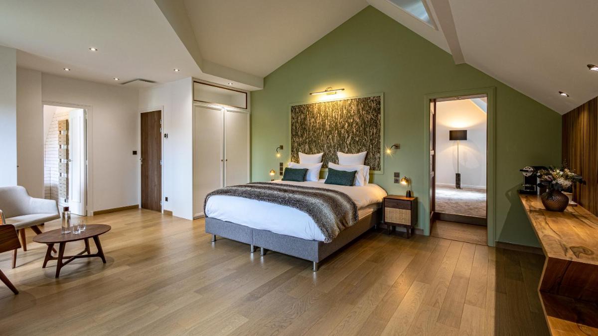 Deluxe King Suite photo 2
