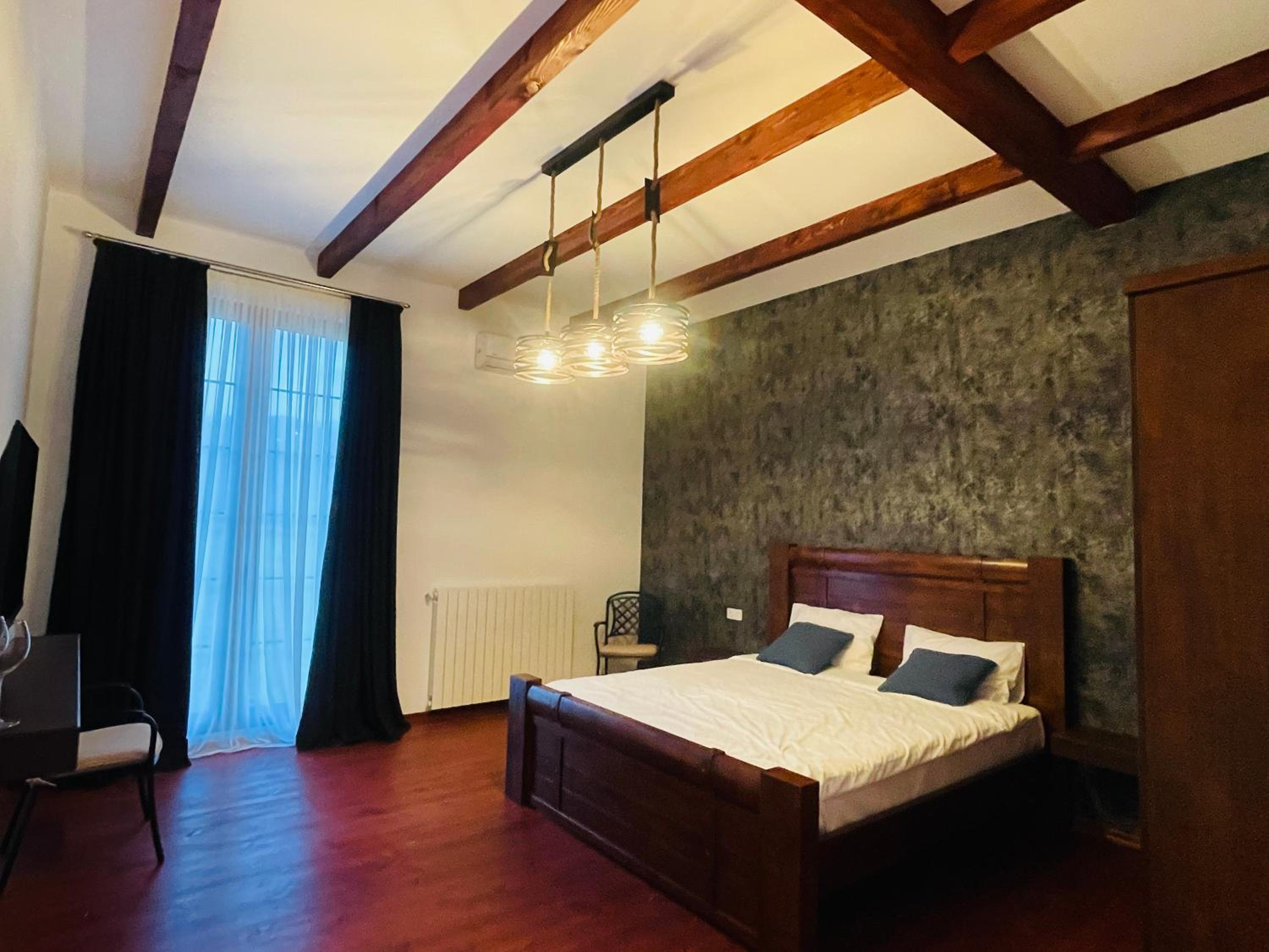 Large Double Room photo 1