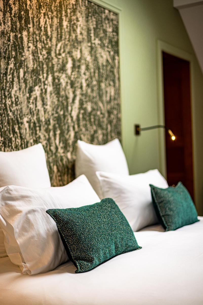 Deluxe King Suite photo 3
