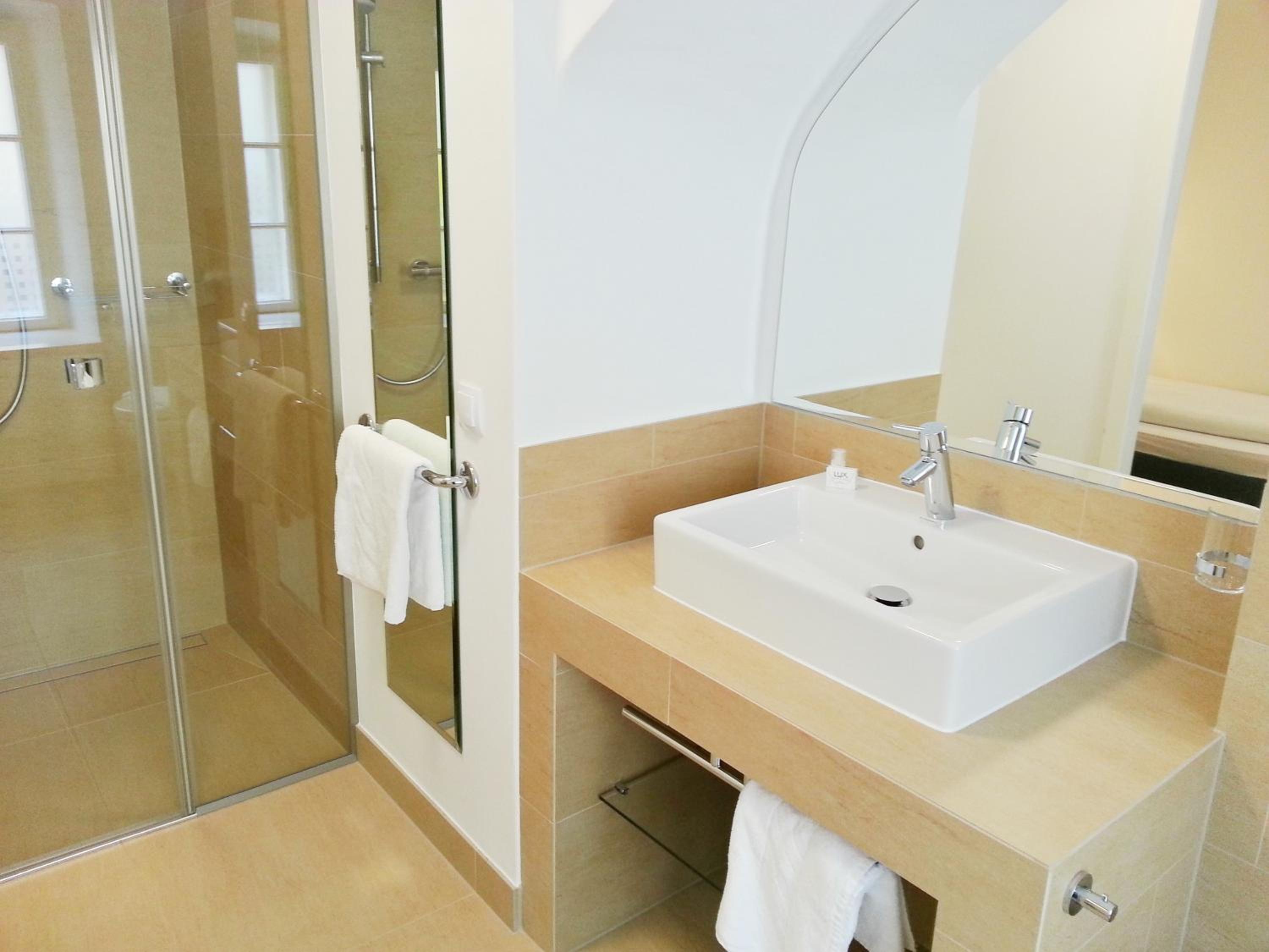 Double Room with Shower - Photo 2
