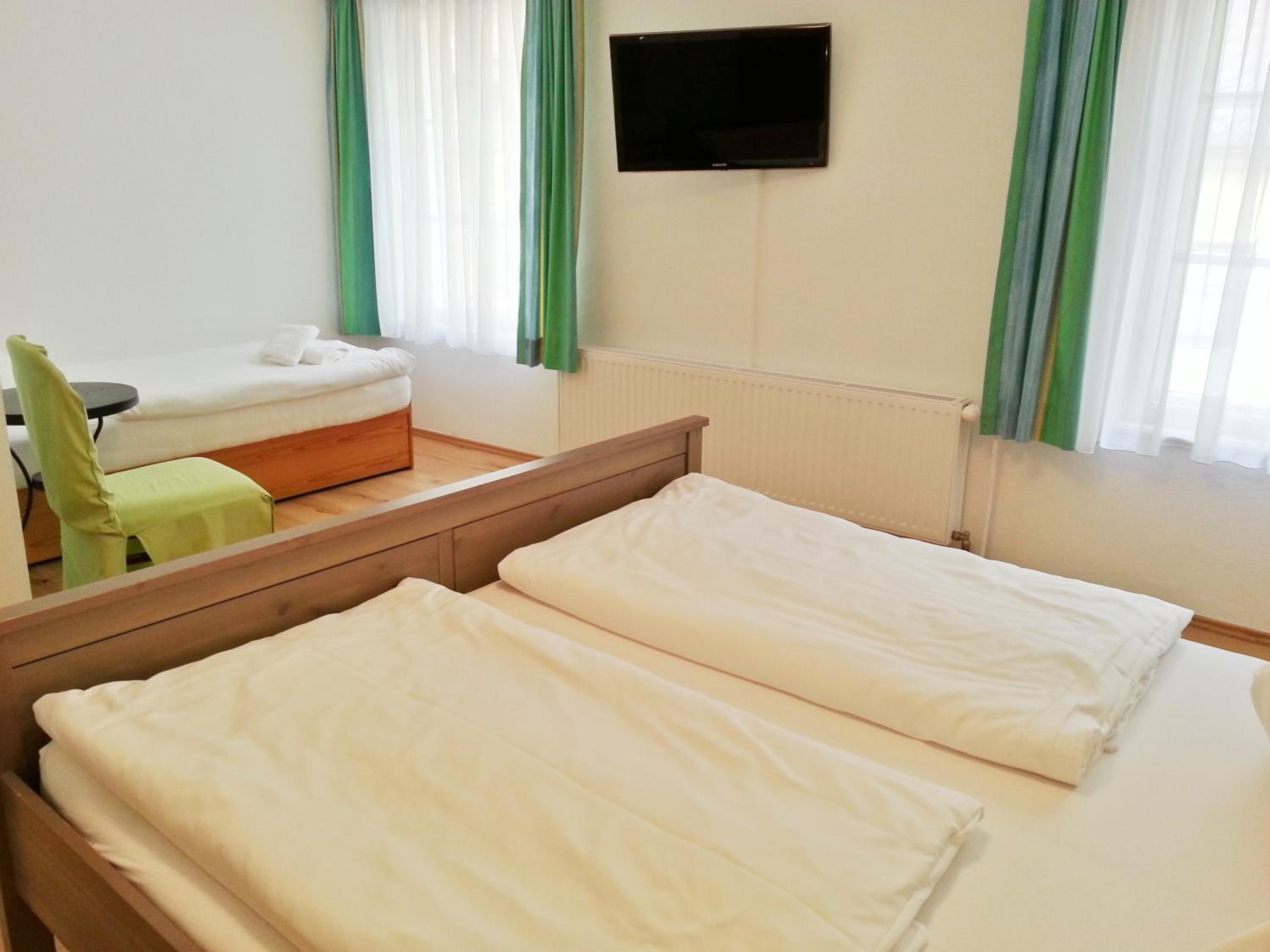 Double Room with Shower - Photo 13