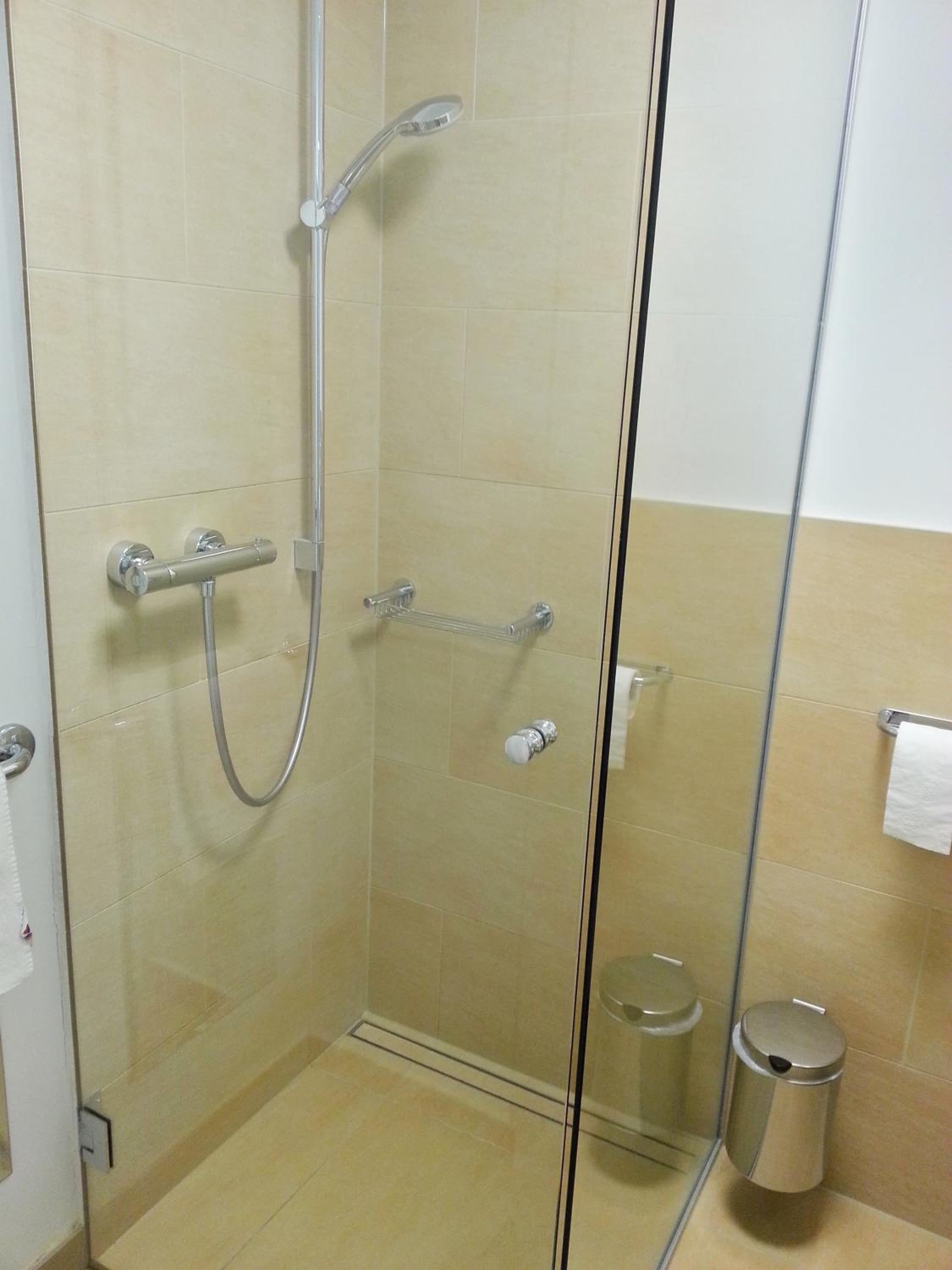 Double Room with Shower - Photo 4