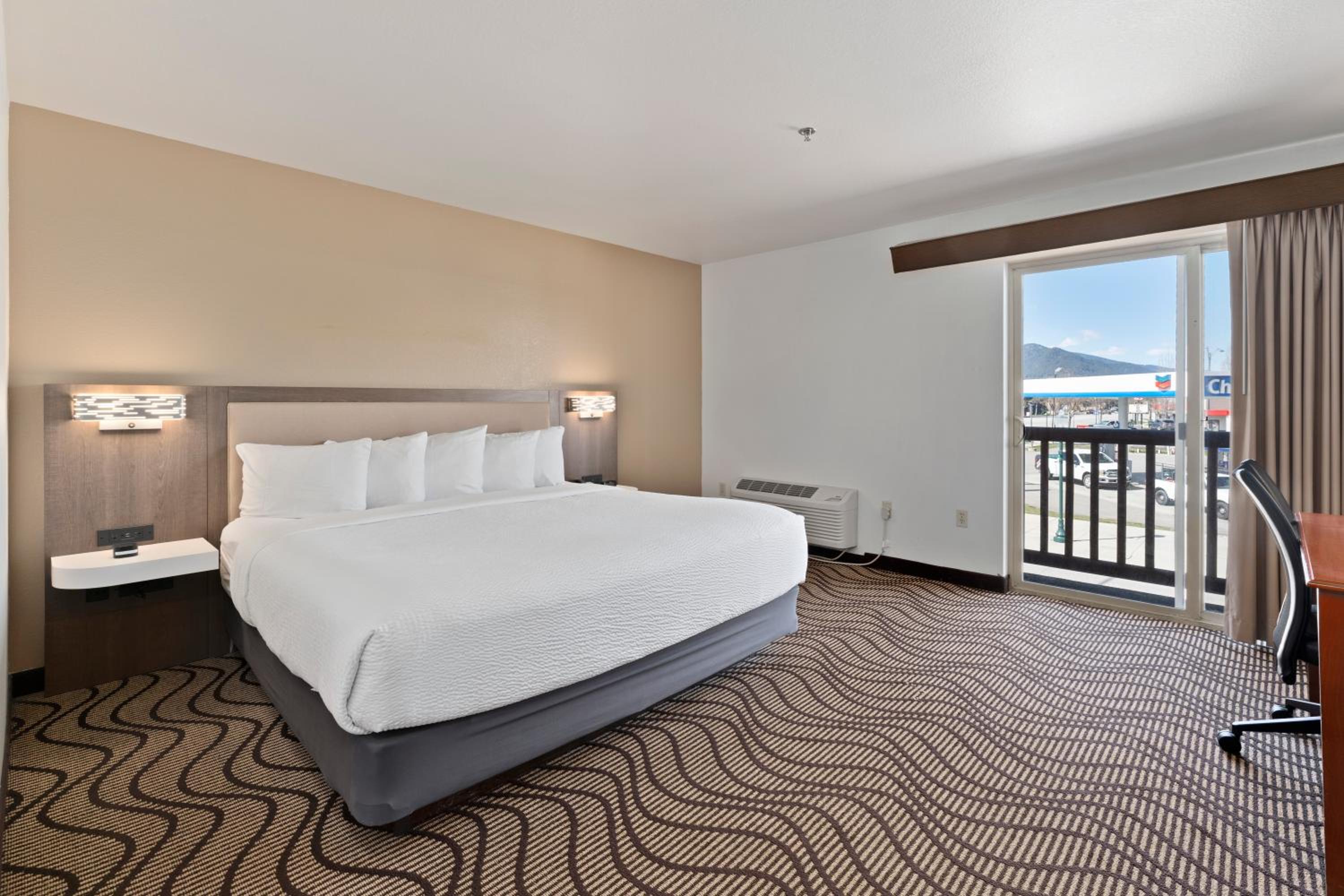 King Room with View - Mobility Accessible/Non-Smoking