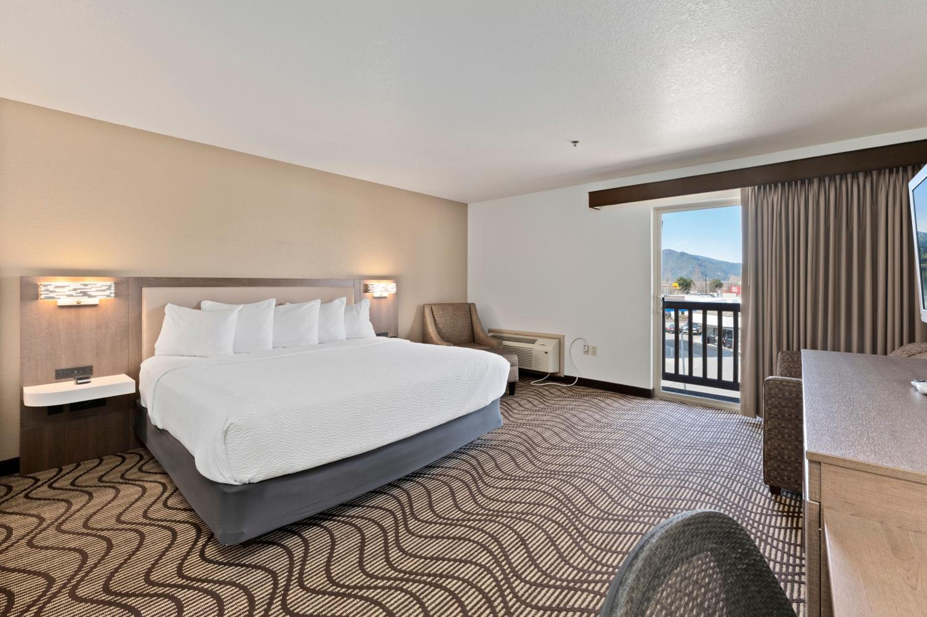Deluxe King Room with View - Non-Smoking