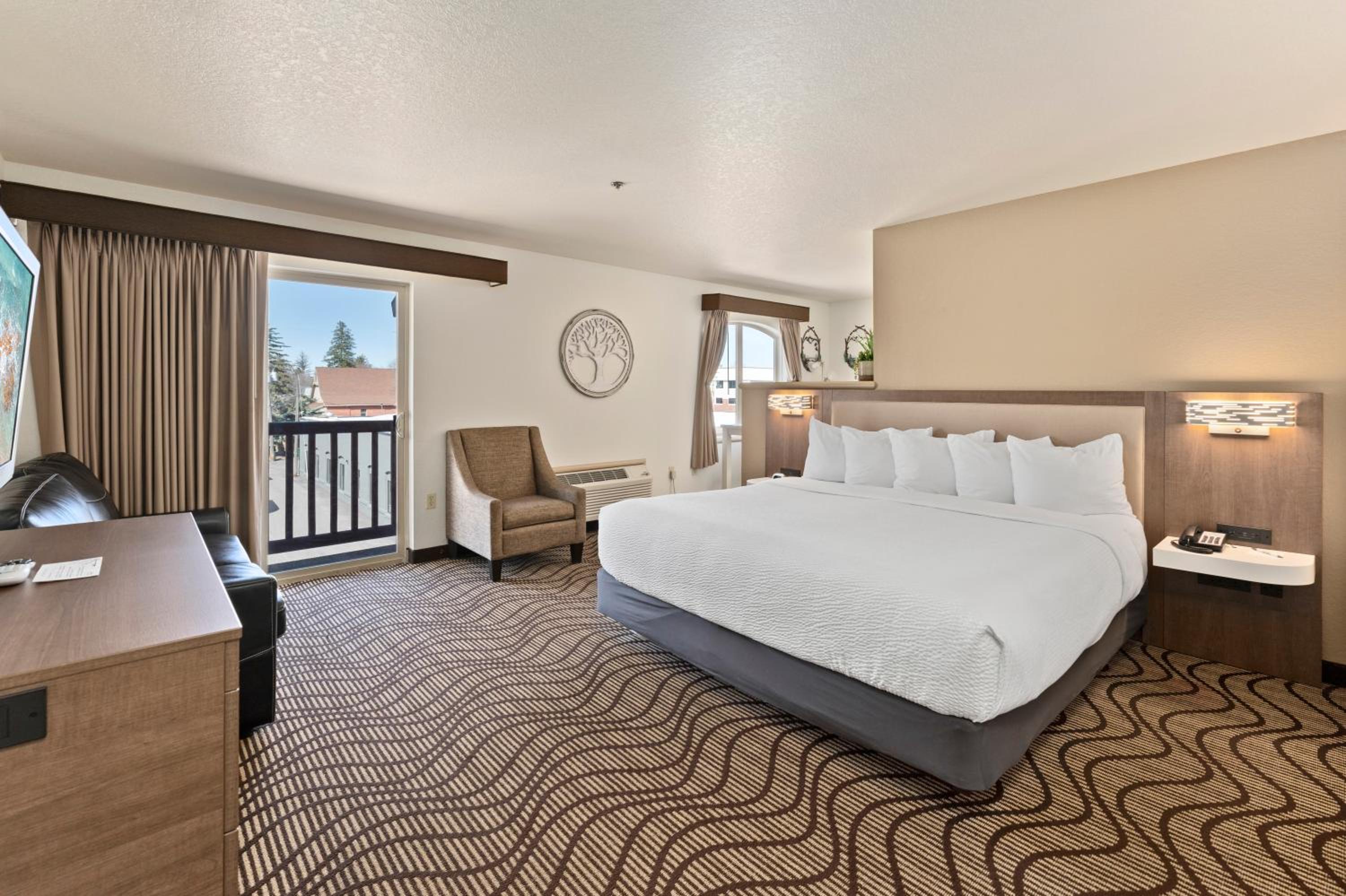 Deluxe Family King Suite - Non-Smoking