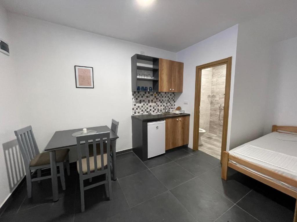 One-Bedroom Apartment photo 1