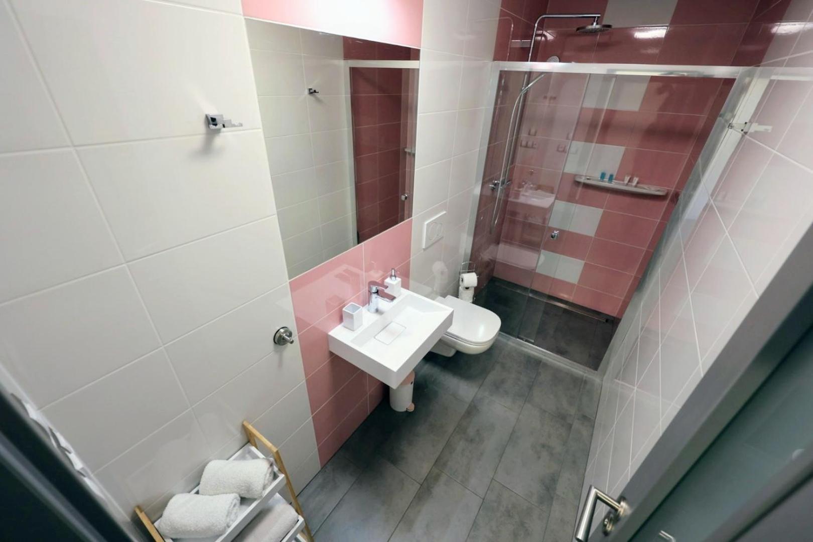 One-Bedroom Apartment - Photo 7