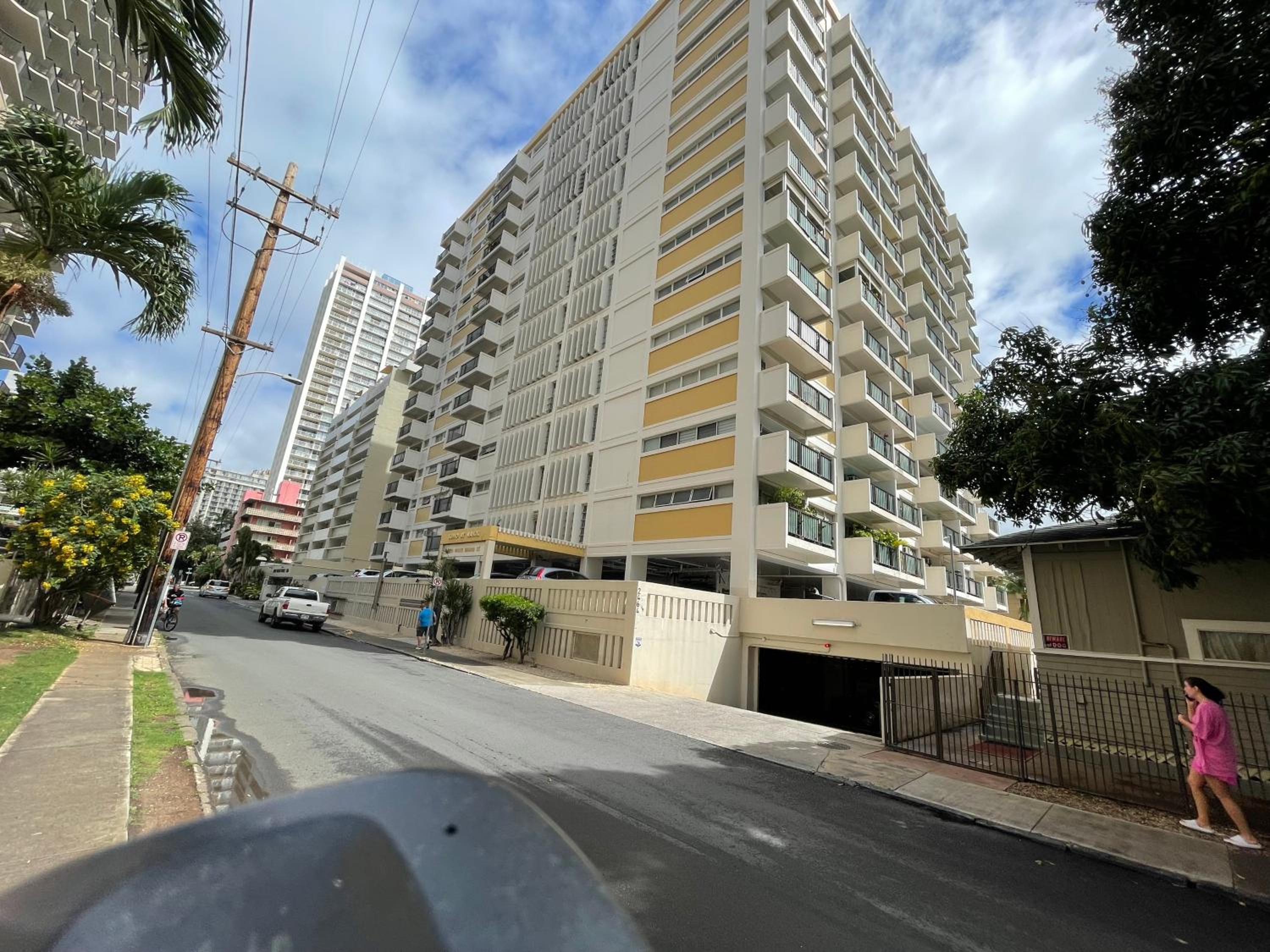 Amazing waikiki Beach condo 2Bed2Bath+free Parking: Two-Bedroom Apartment photo