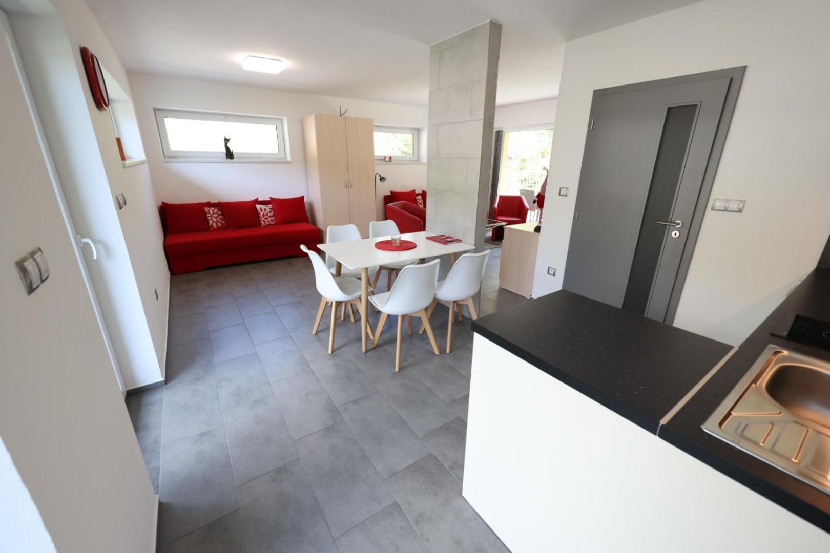 One-Bedroom Apartment - Photo 11