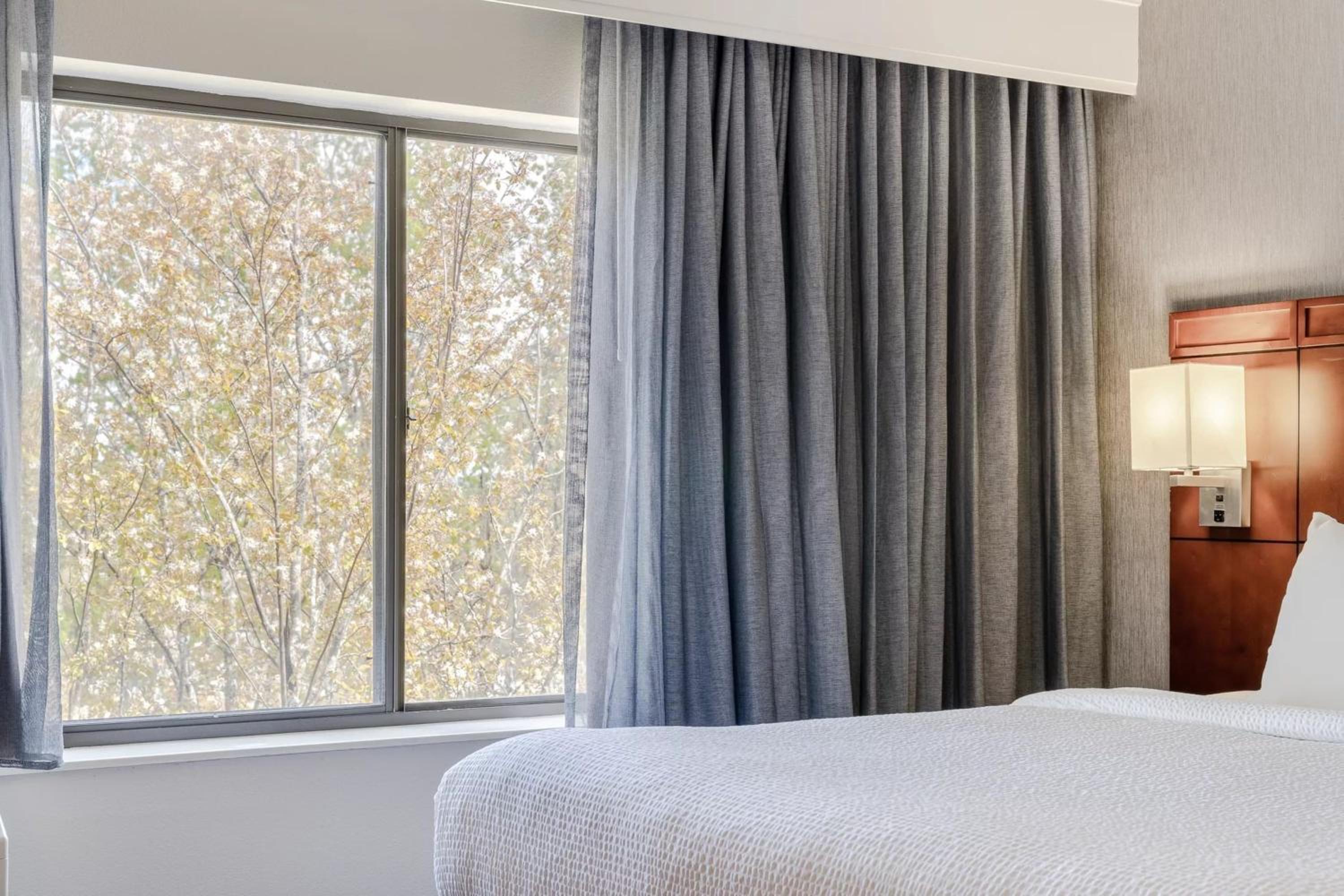King Room with Sofa Bed - Photo 8