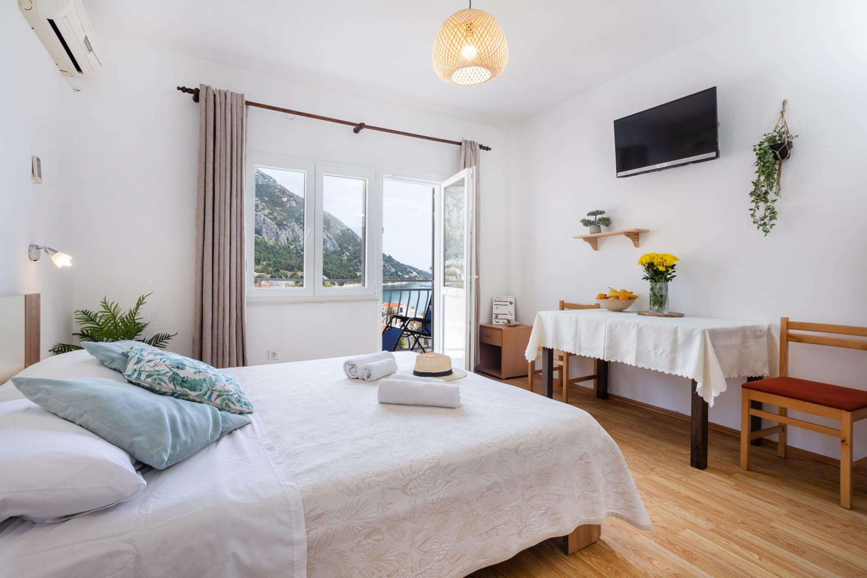 Studio with Balcony and Sea View