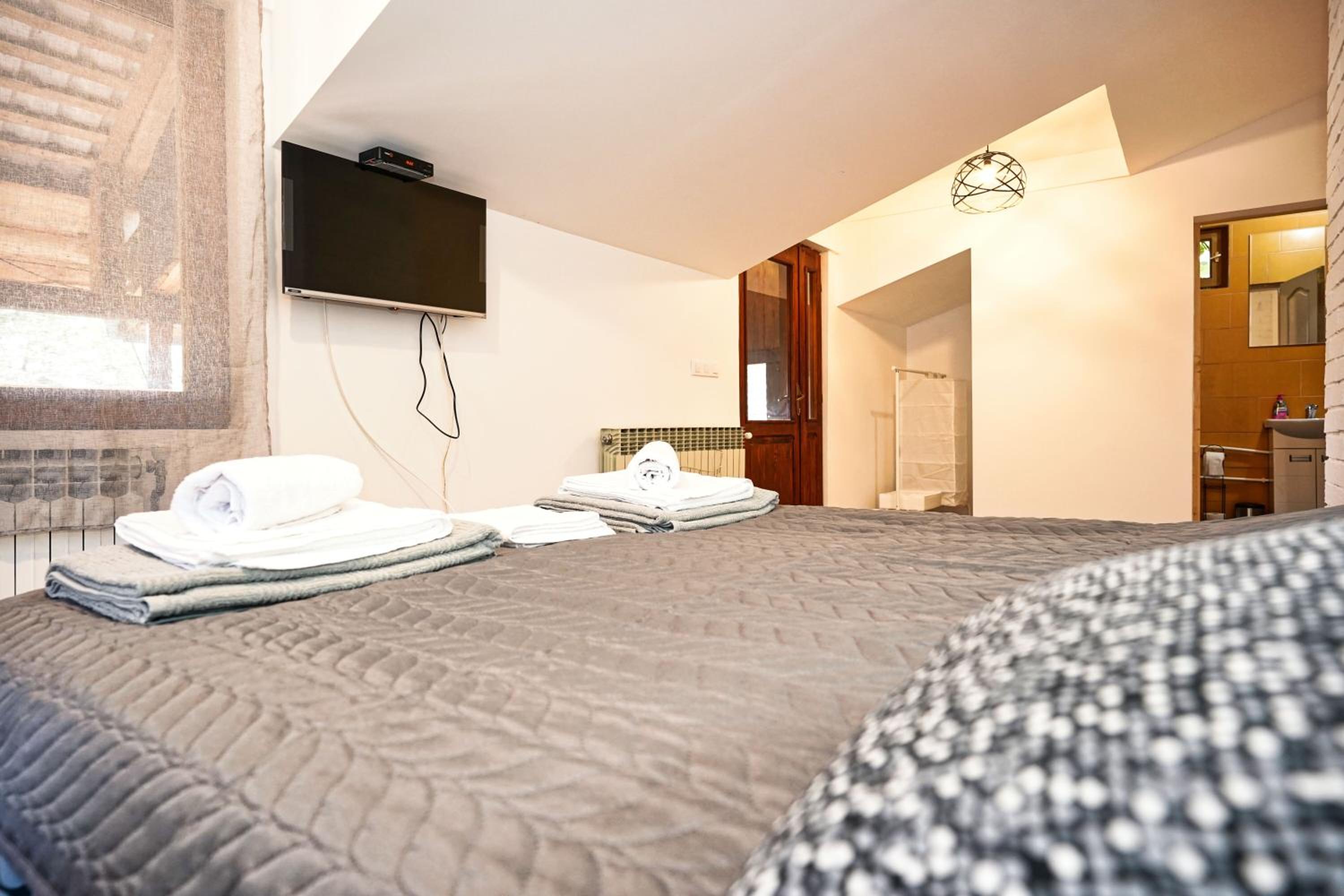One-Bedroom Apartment photo 2