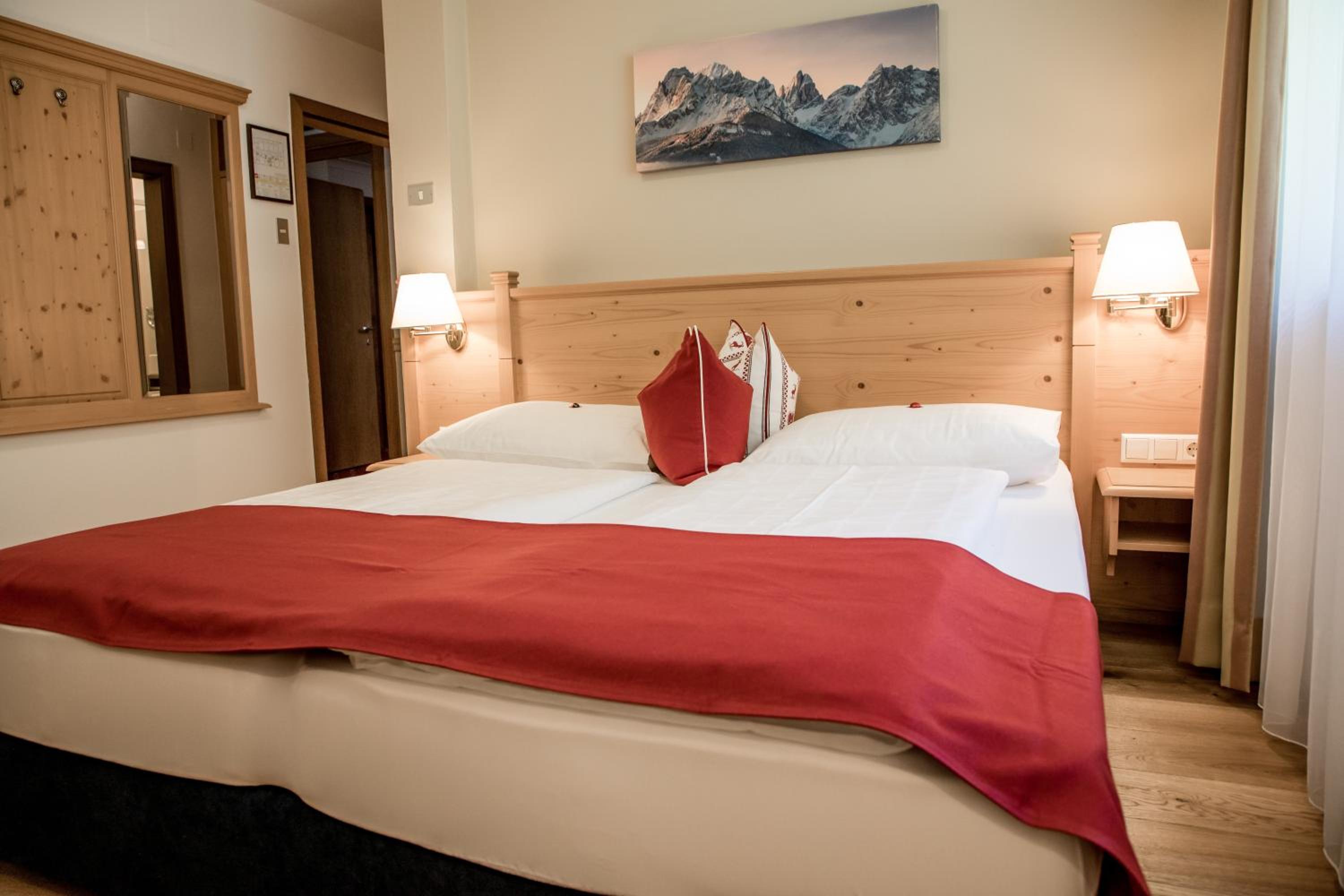 Double Room north side, without balcony, without mountain view photo 2