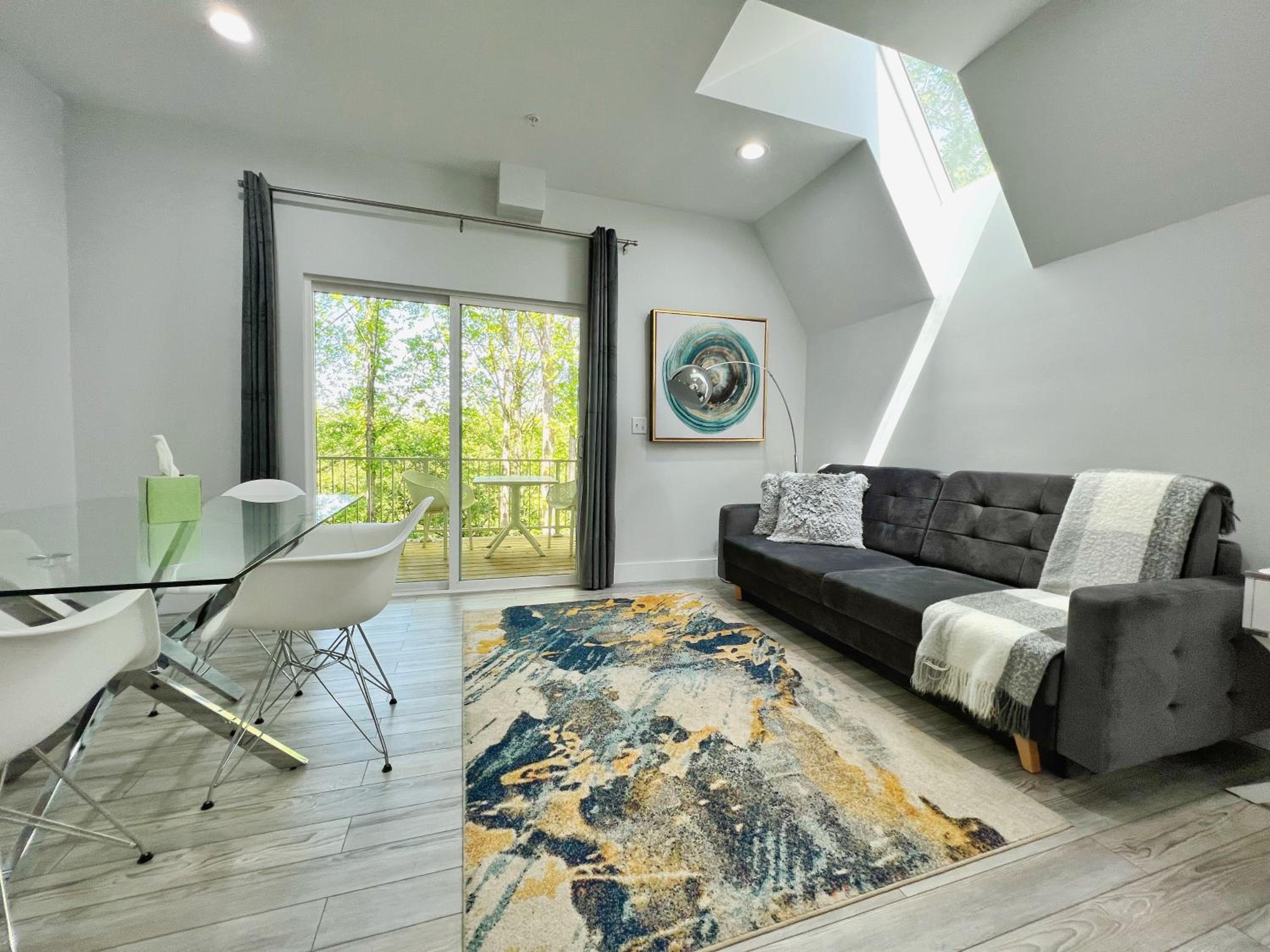 Apartment with Mountain View - Photo 4
