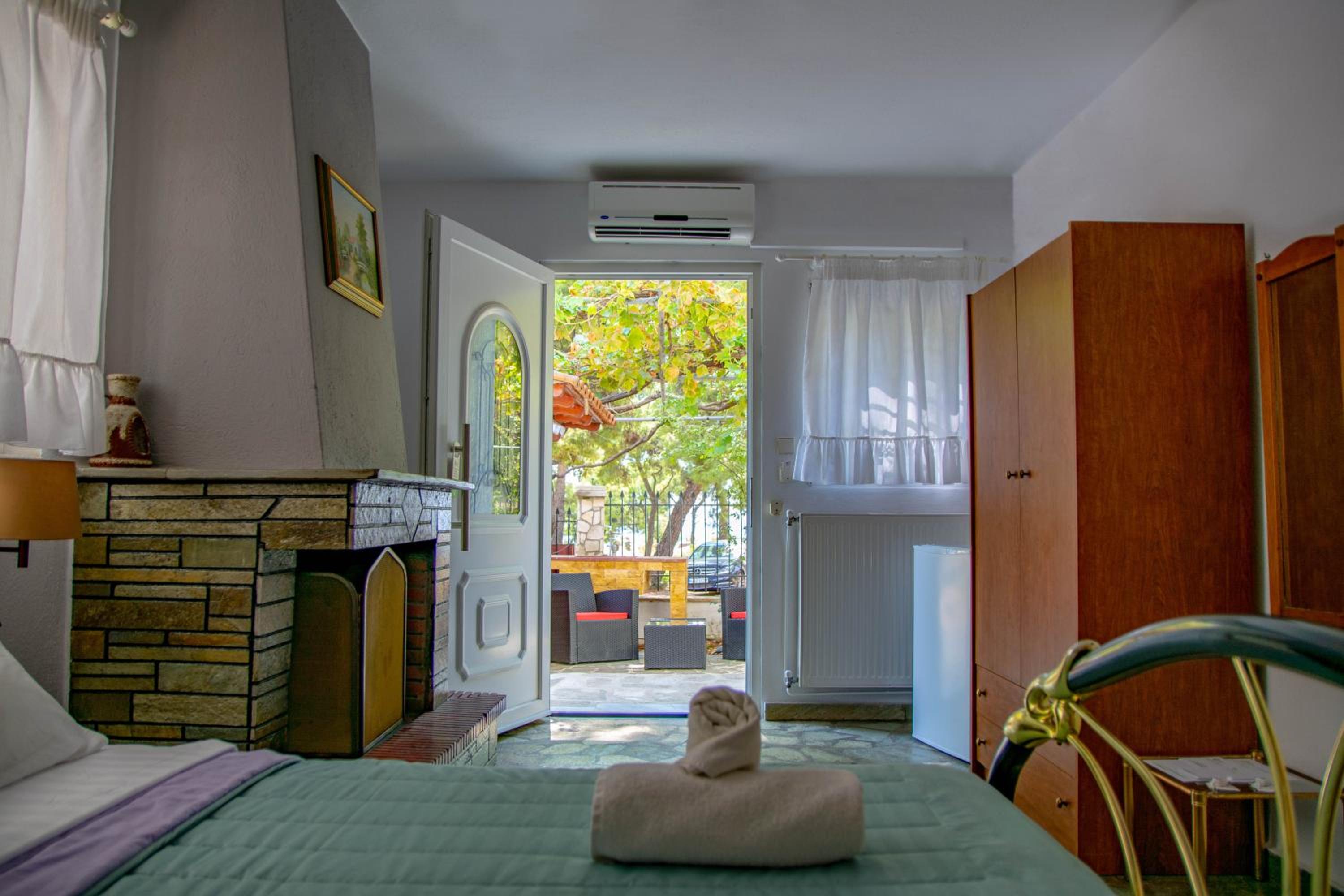 Queen Room - Disability Access photo 1