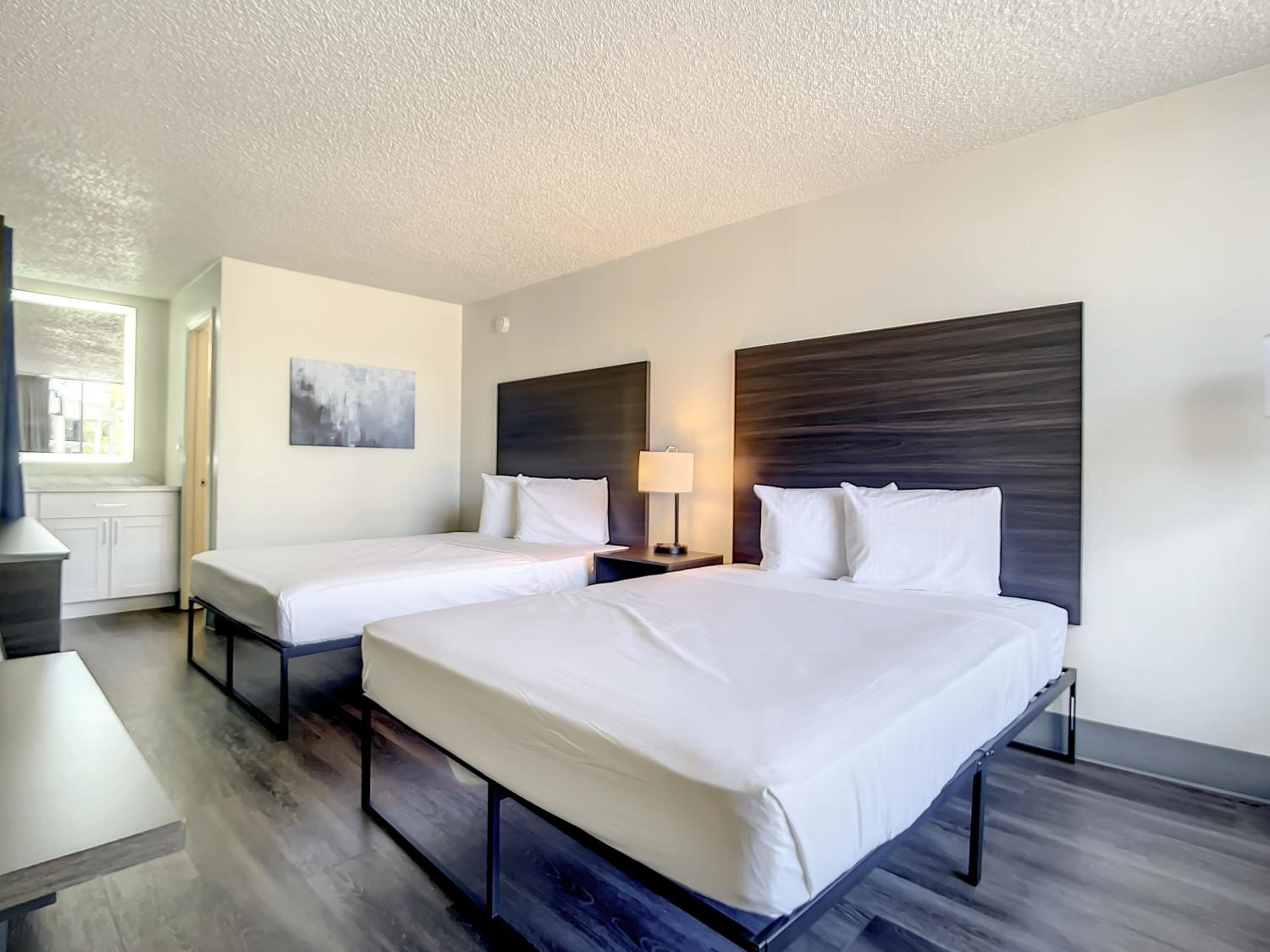 Deluxe Queen Room