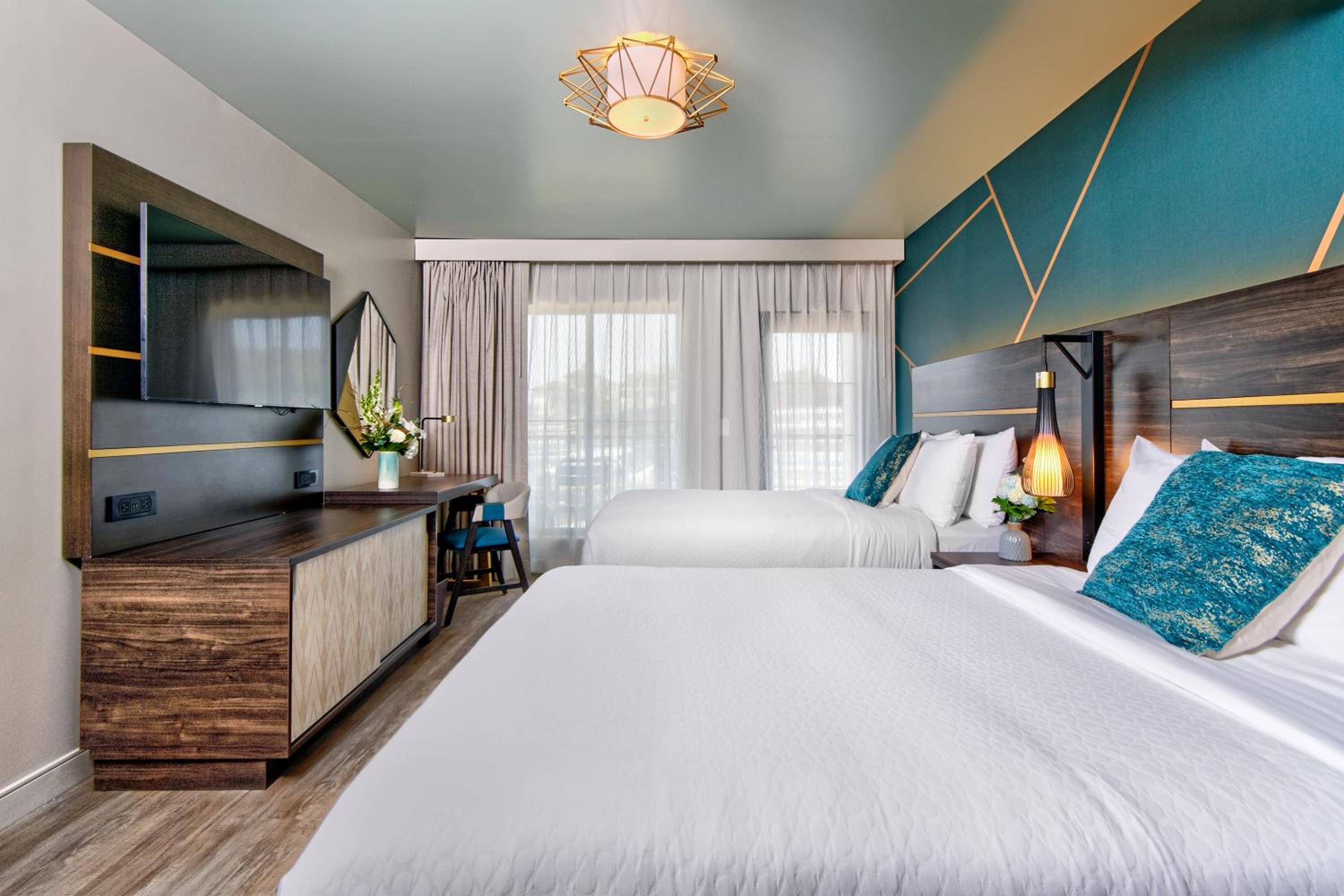 2 Double Beds Suite with Balcony Partial Oceanview photo 2