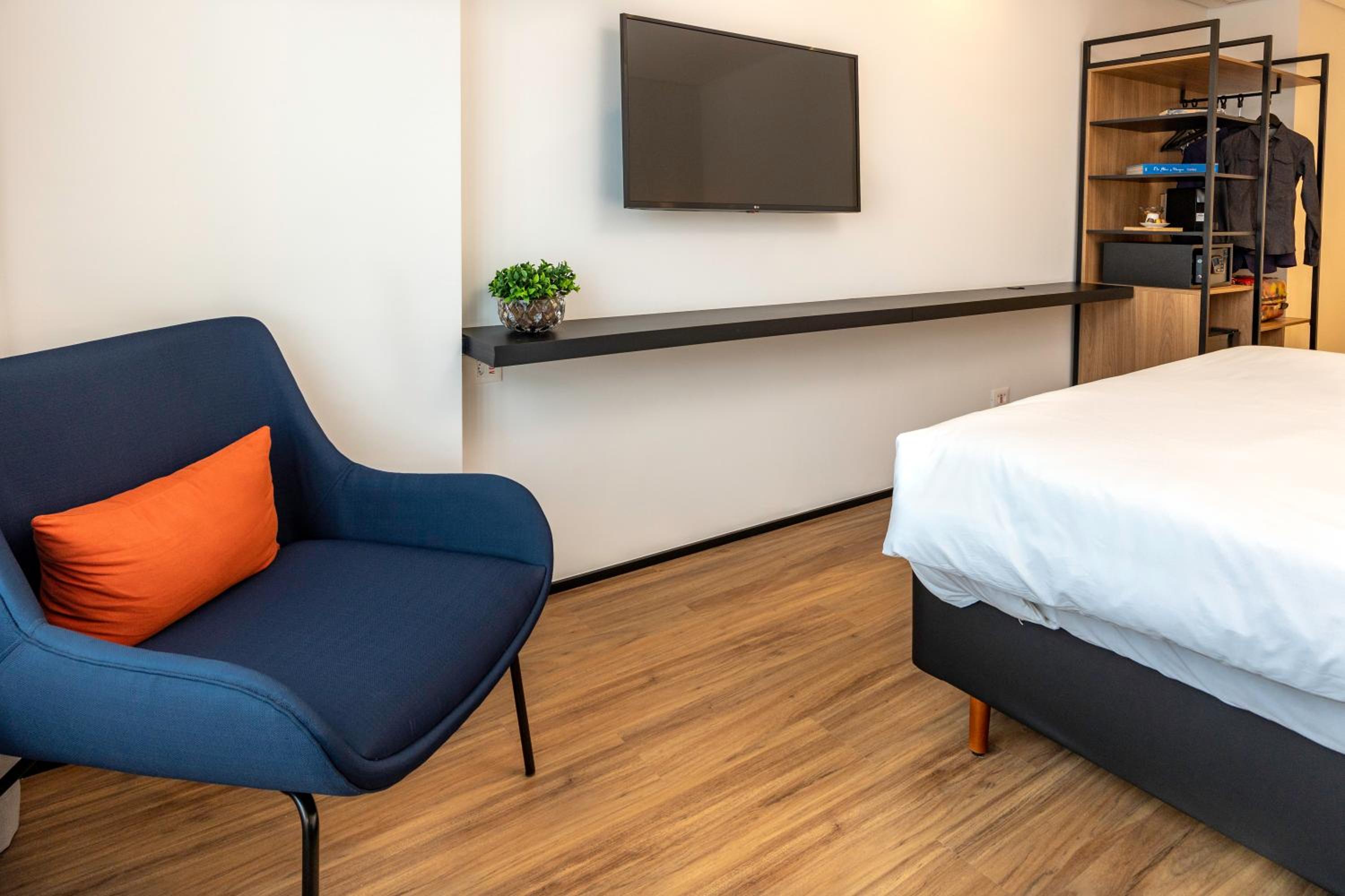 Premium Smart Room - 1 Double Bed