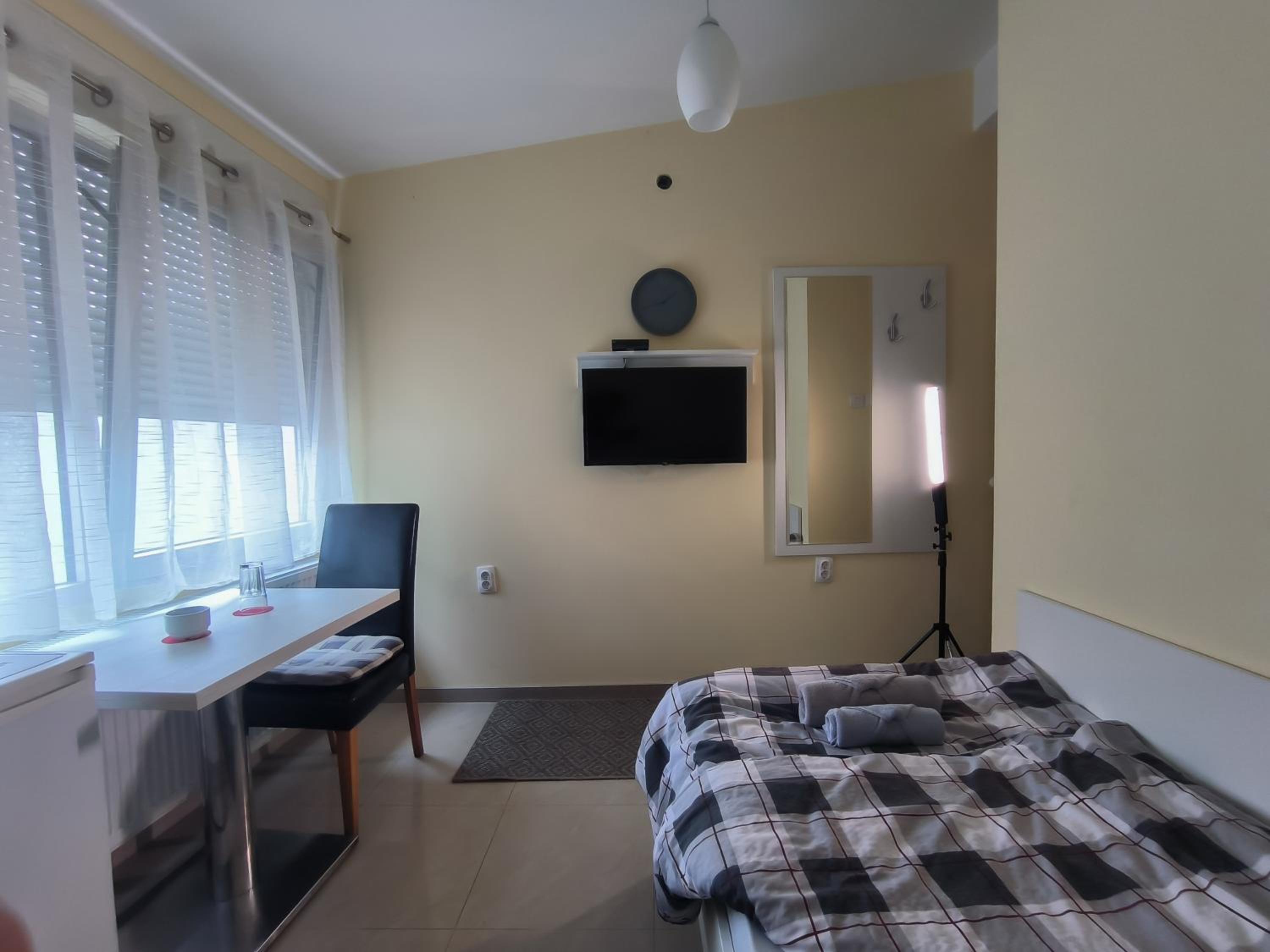 Single Room with Private Bathroom photo 3